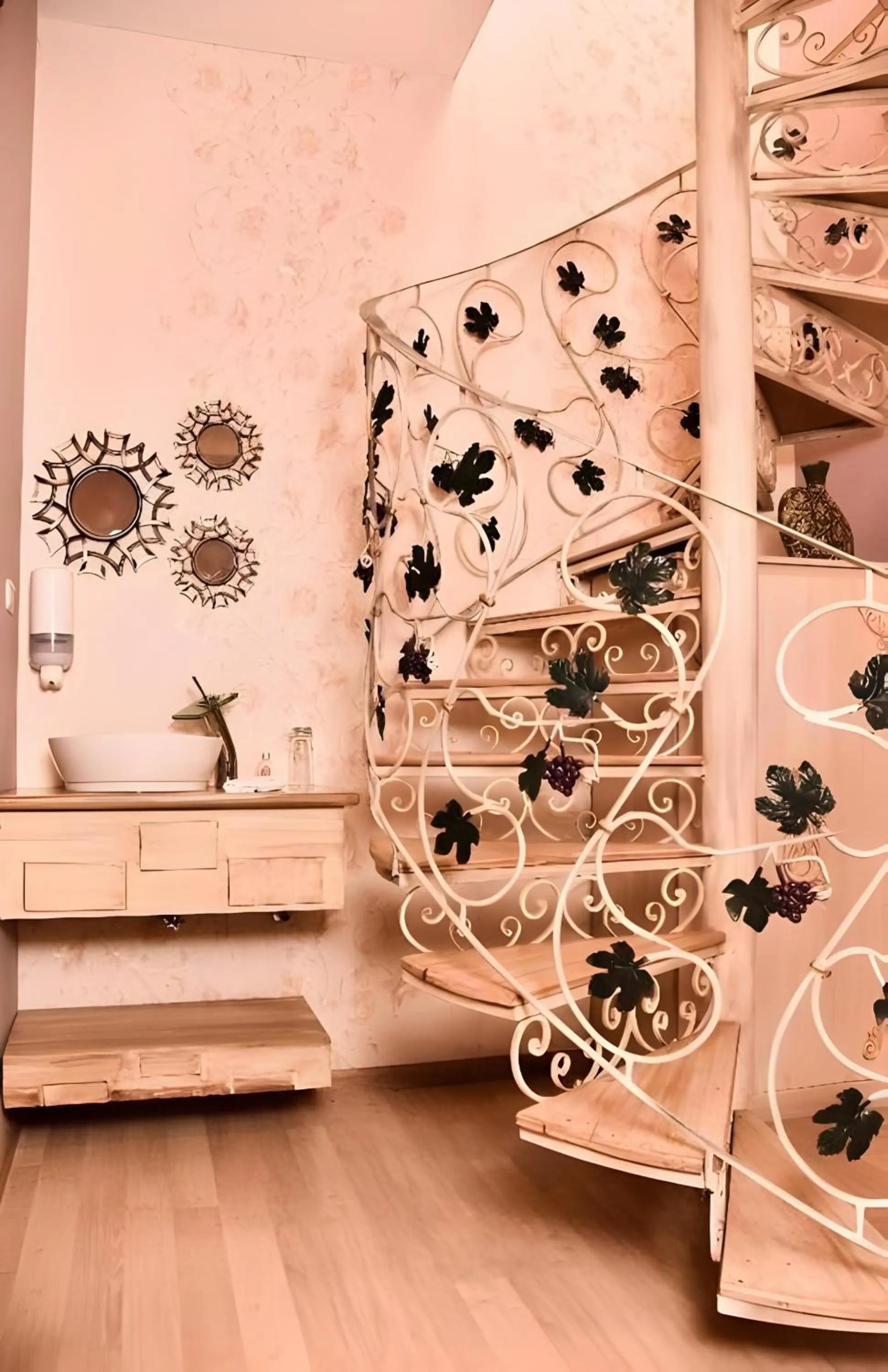 wardrobe in Hotel Boutique Casa Ruth en Cuenca