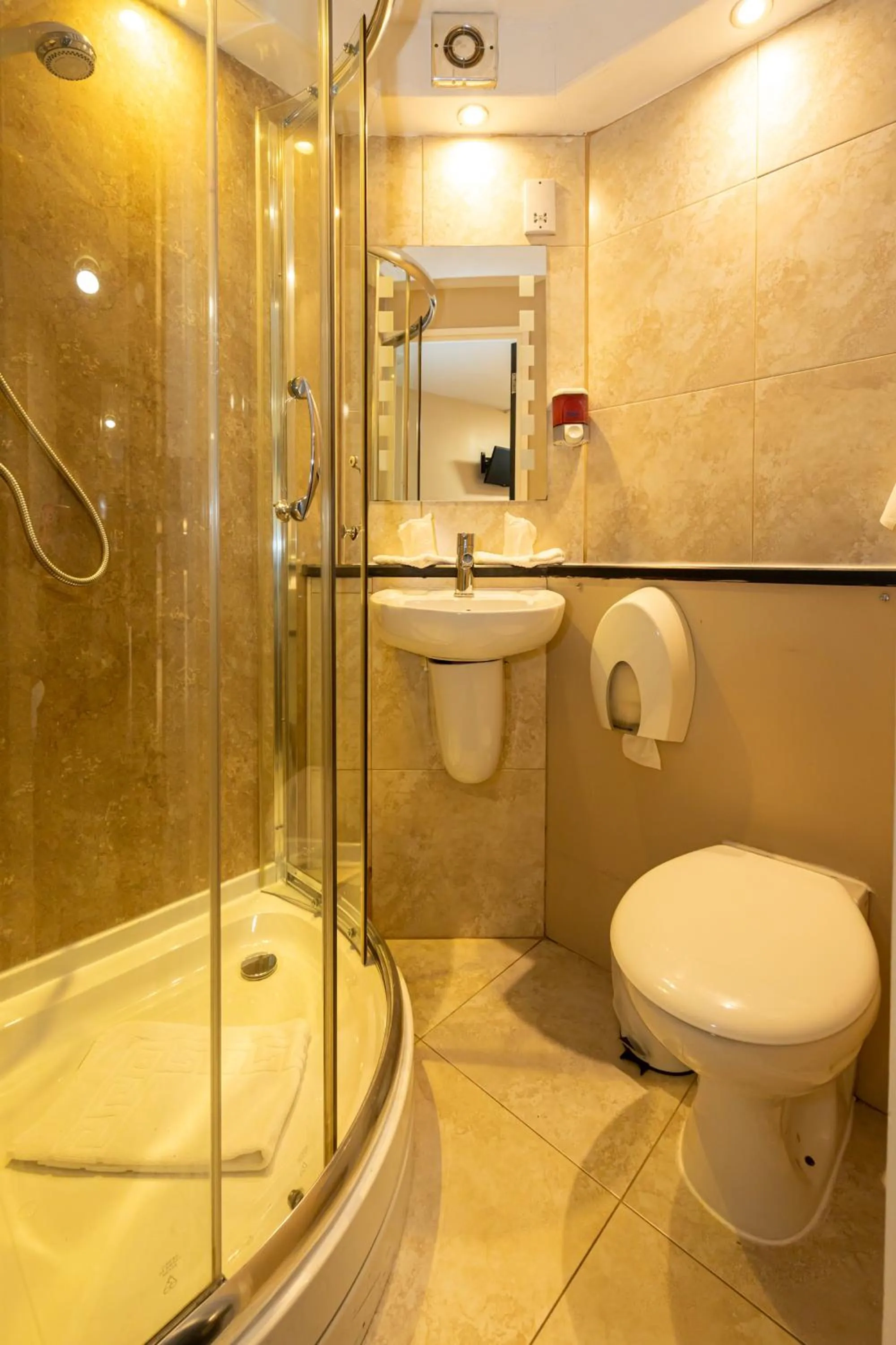 Toilet in Stay Inn Manchester