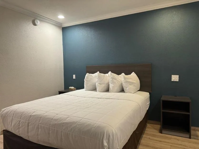 Baymont by Wyndham Bakersfield