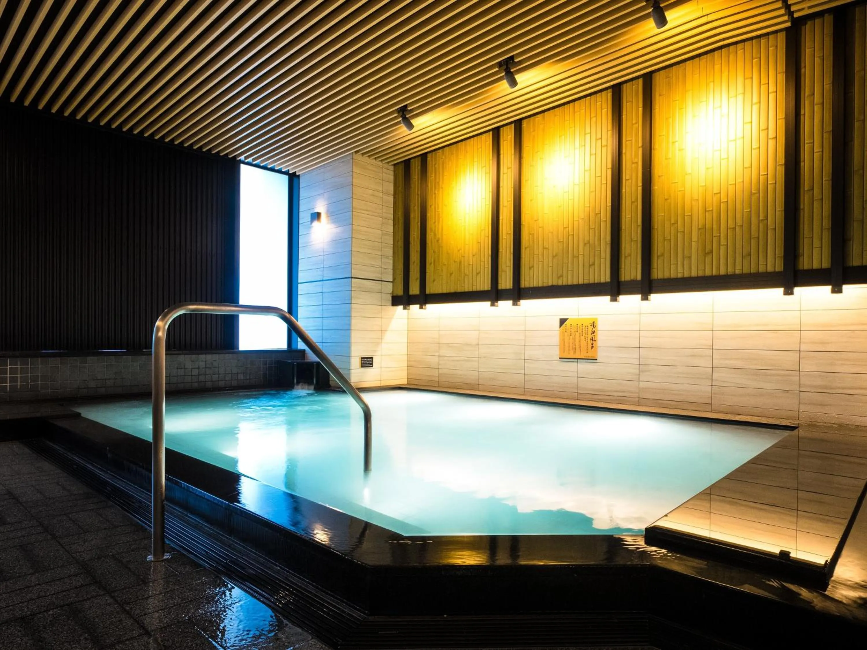 Hot Tub in APA Hotel & Resort Osaka Namba Ekimae Tower