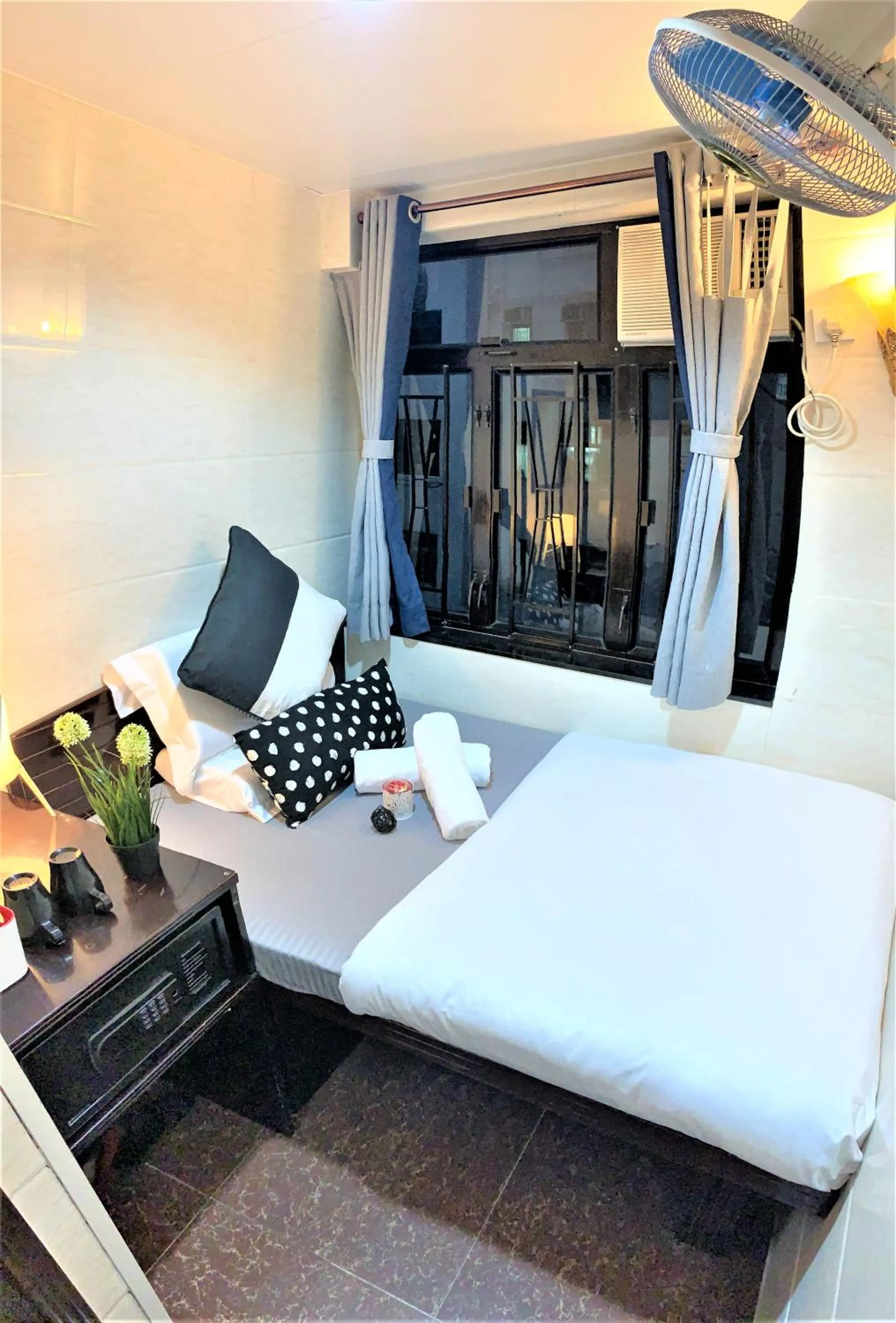 Bed in Sydney Hostel