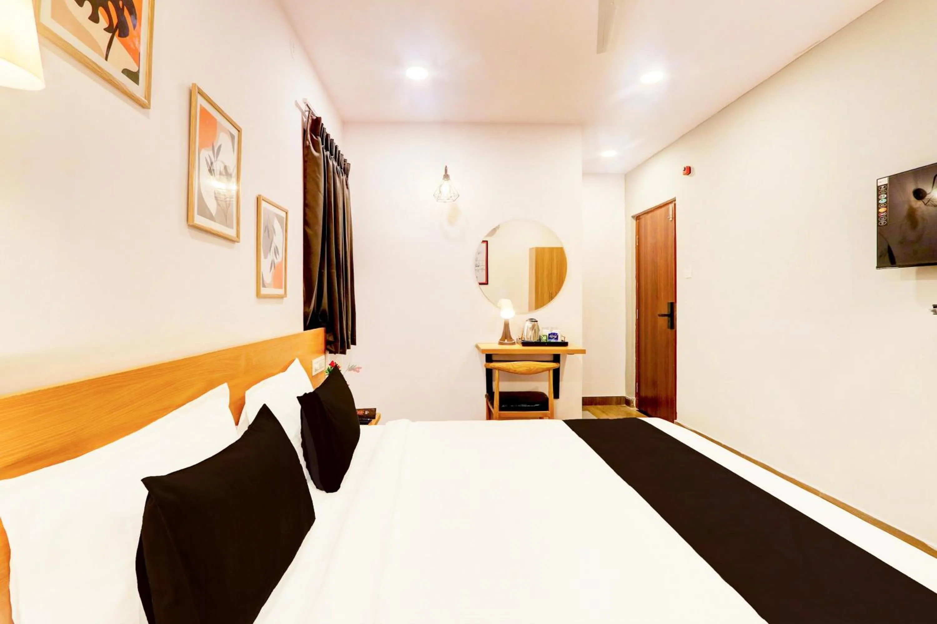 Bedroom, Bed in Super Townhouse CASA GRAND HIMAYATNAGAR