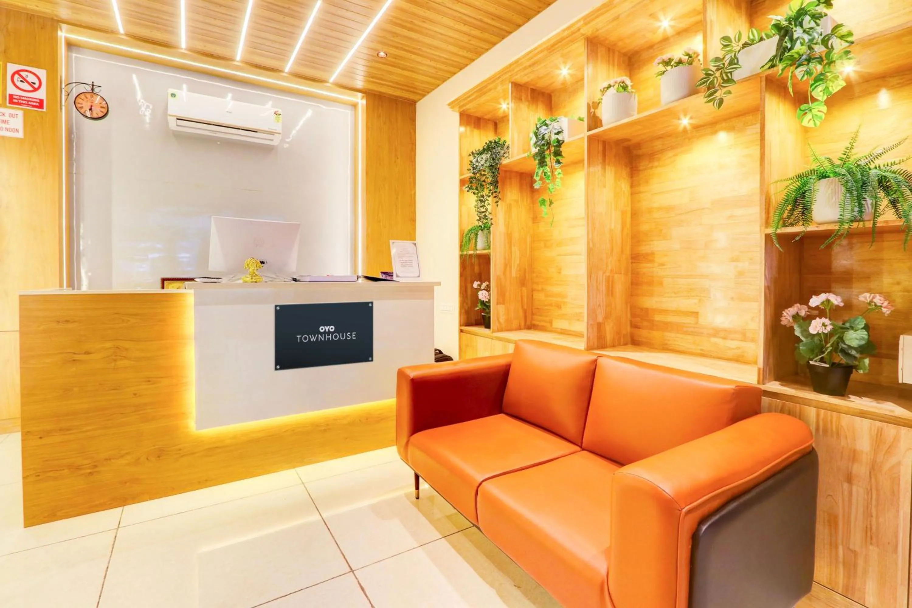 Lobby or reception in Super Townhouse CASA GRAND HIMAYATNAGAR