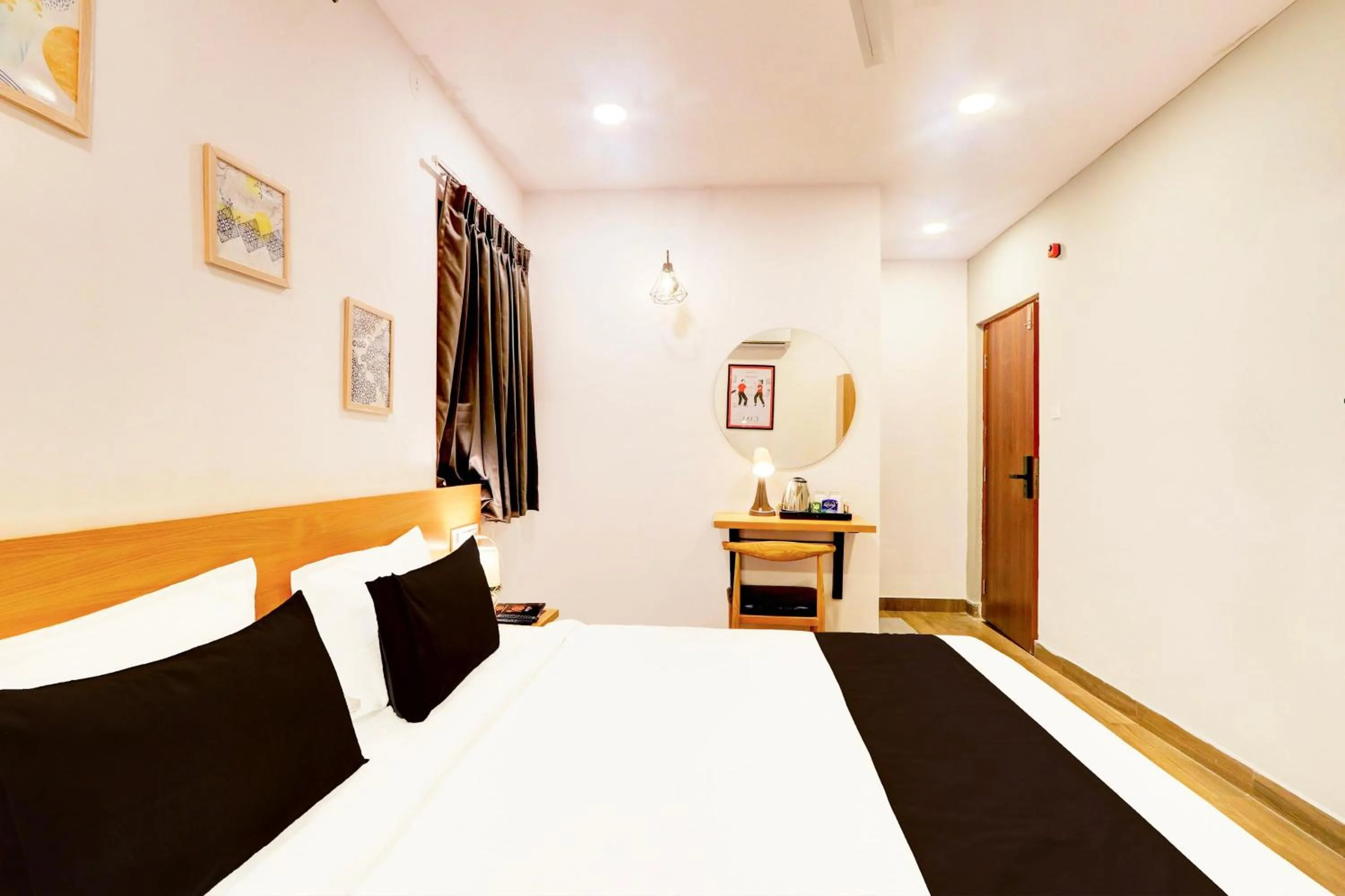 Bedroom, Bed in Super Townhouse CASA GRAND HIMAYATNAGAR