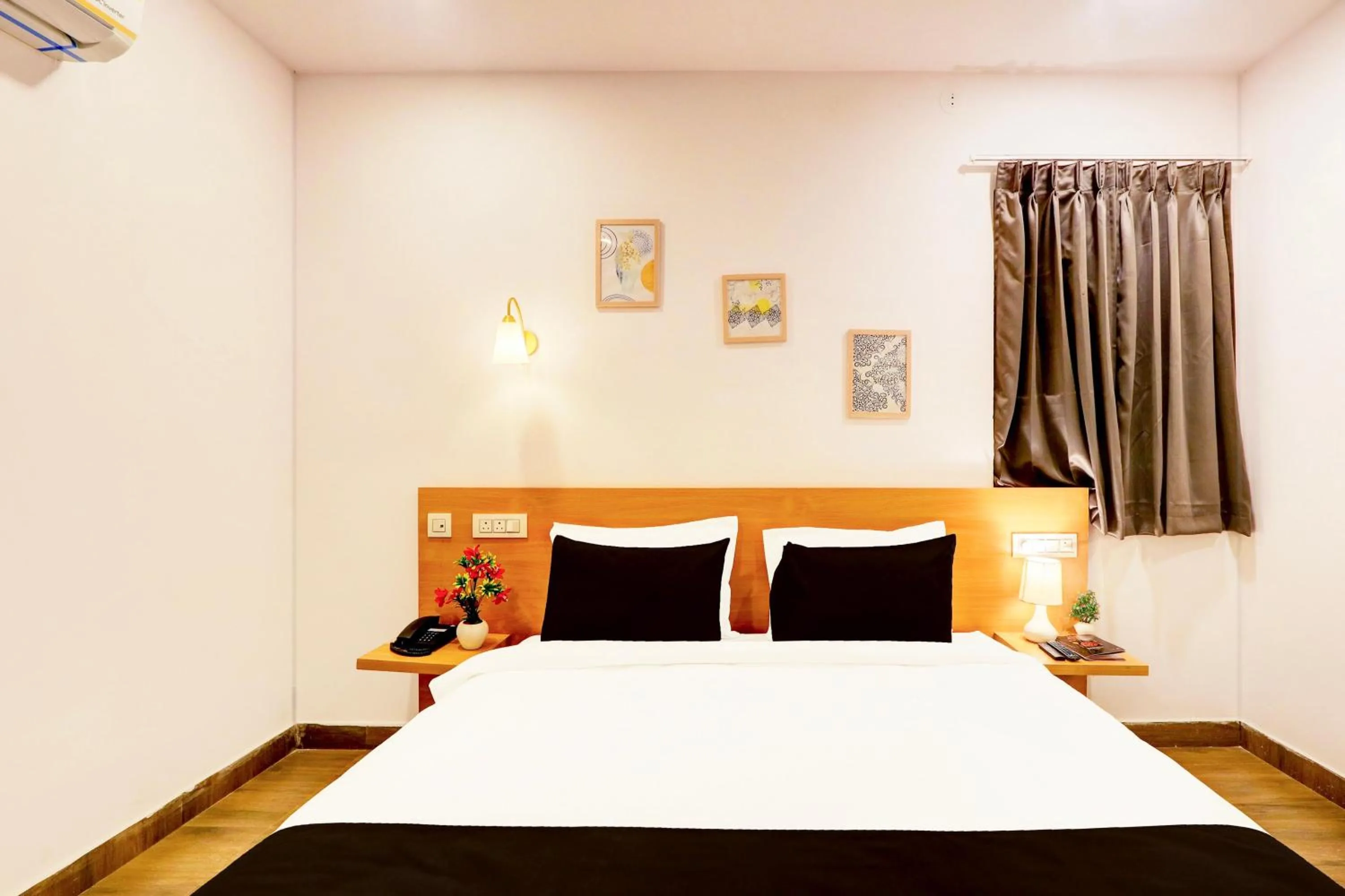 Bedroom, Bed in Super Townhouse CASA GRAND HIMAYATNAGAR