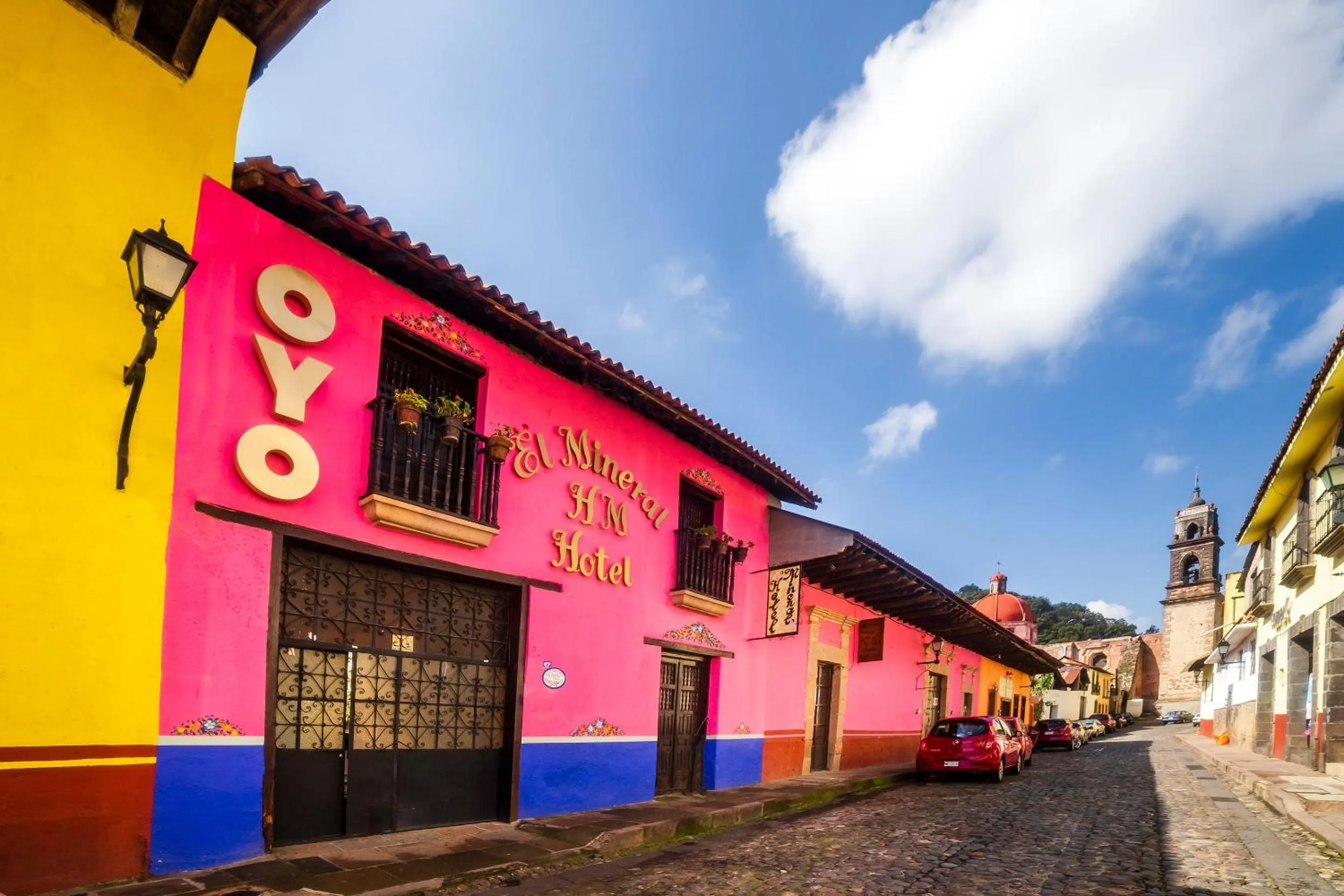 Facade/entrance in OYO Hotel El Mineral, Tlalpujahua