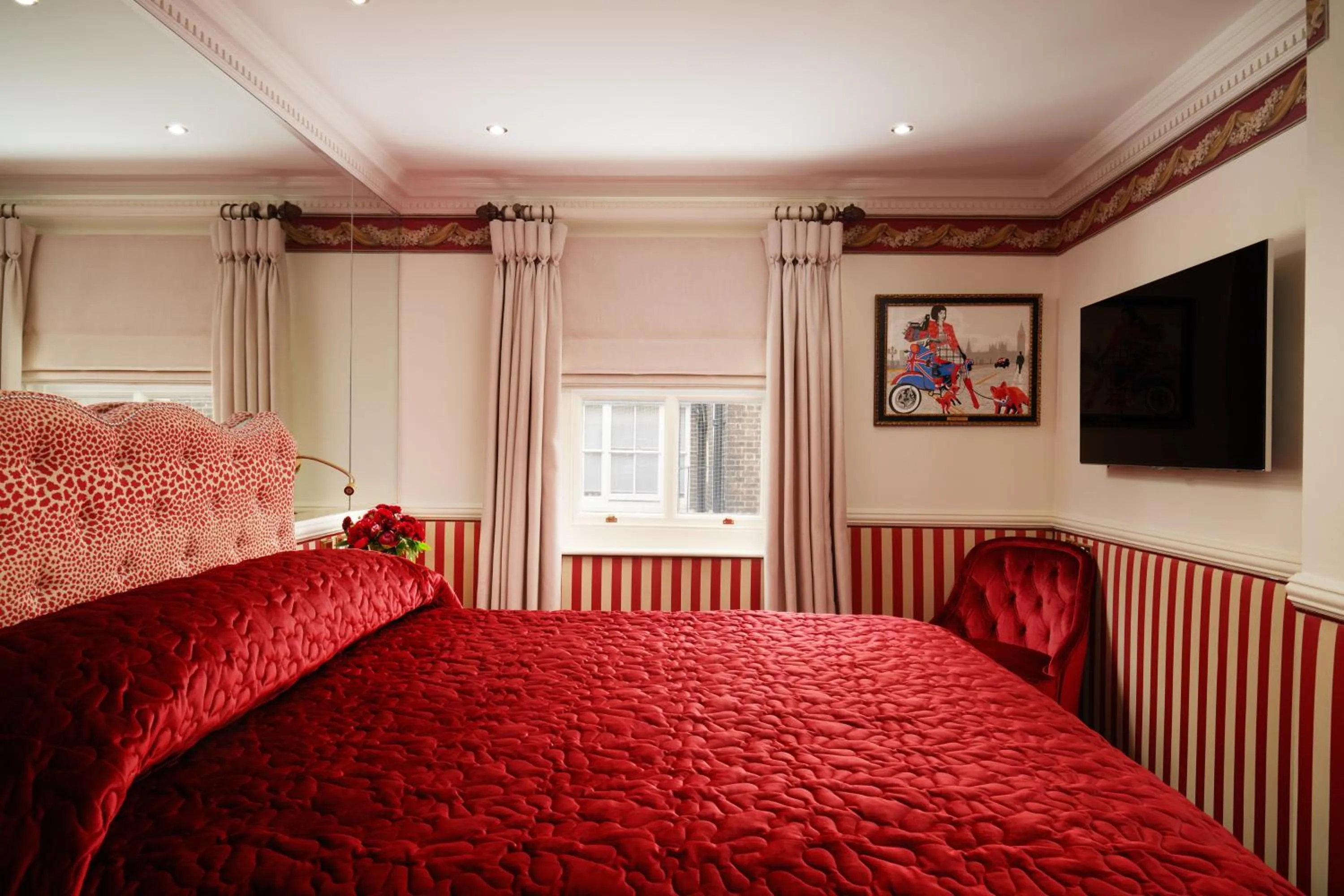 Photo of the whole room, Bed in Milestone Hotel Kensington