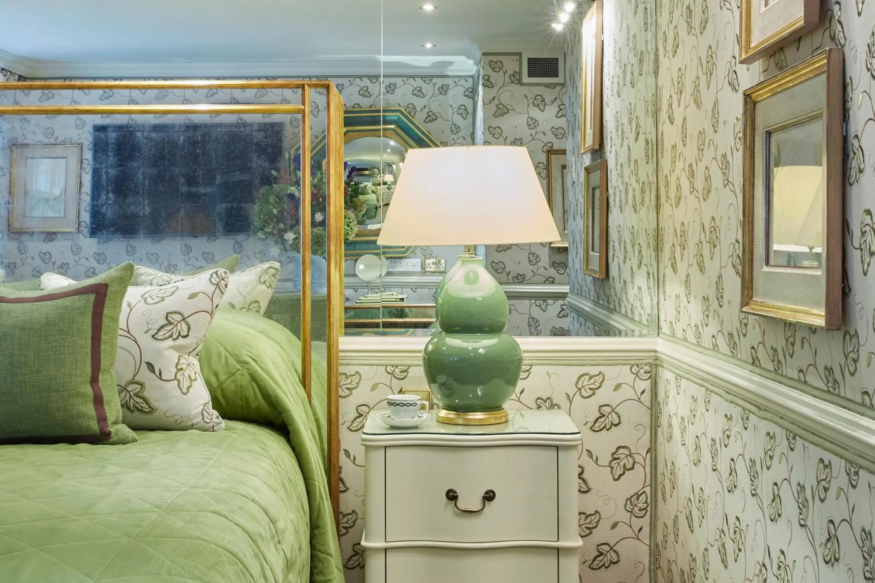 Photo of the whole room in Milestone Hotel Kensington