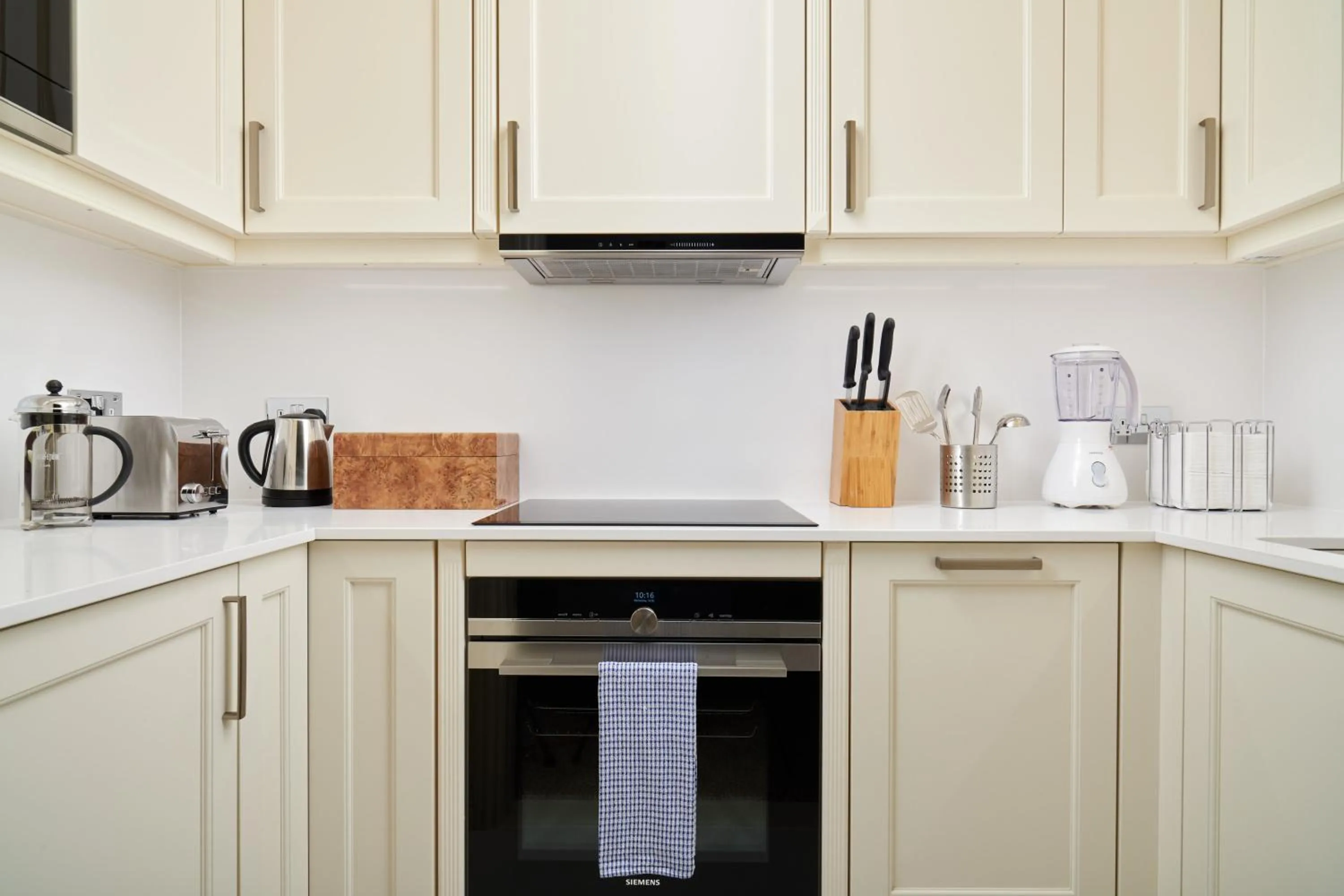 Kitchen or kitchenette in Milestone Hotel Kensington