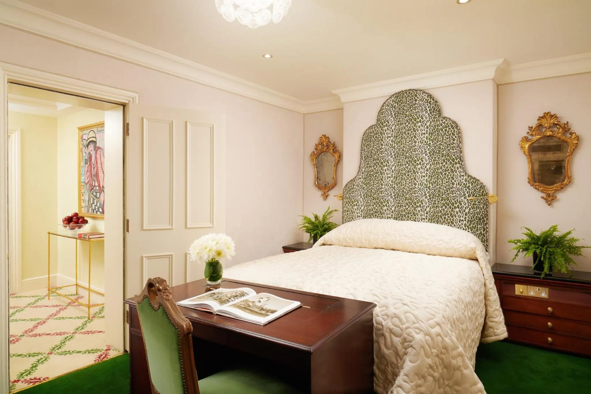 Photo of the whole room, Bed in Milestone Hotel Kensington