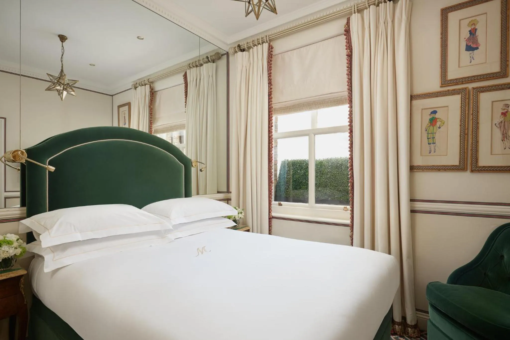 Bedroom, Bed in Milestone Hotel Kensington