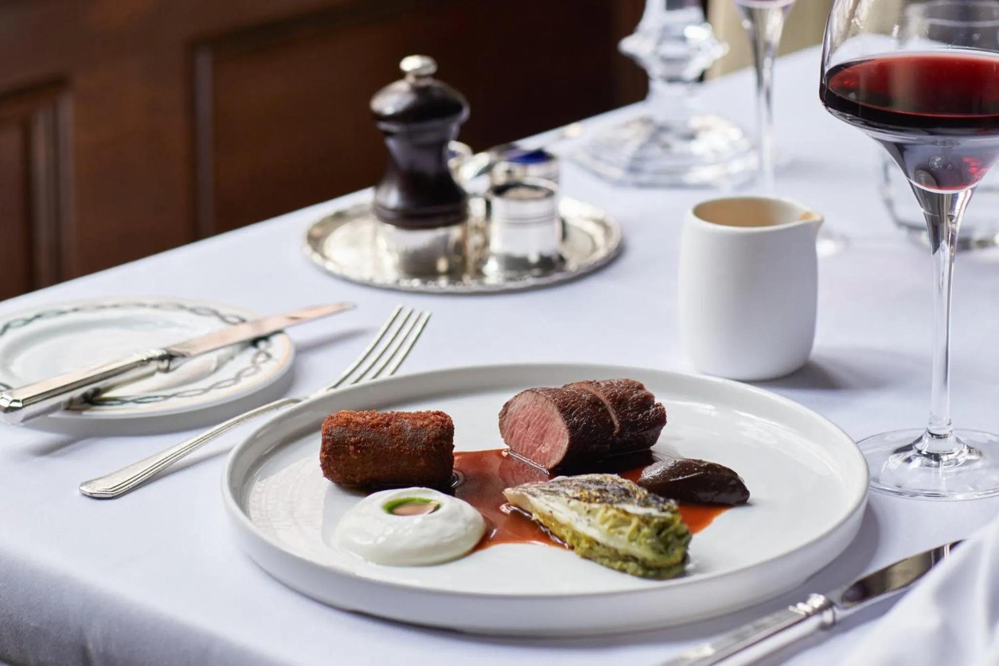 Restaurant/places to eat in Milestone Hotel Kensington