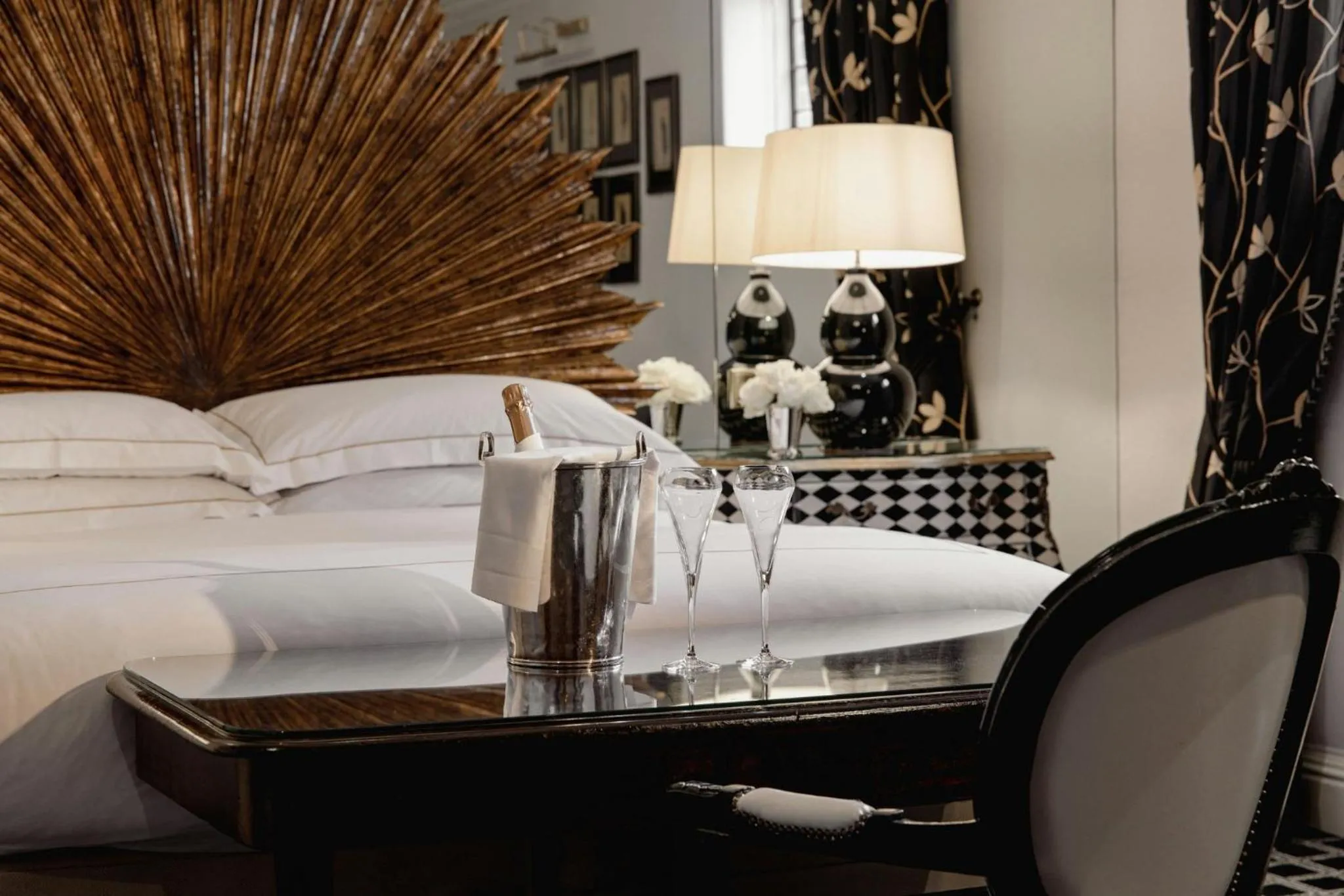 Bedroom, Bed in Milestone Hotel Kensington