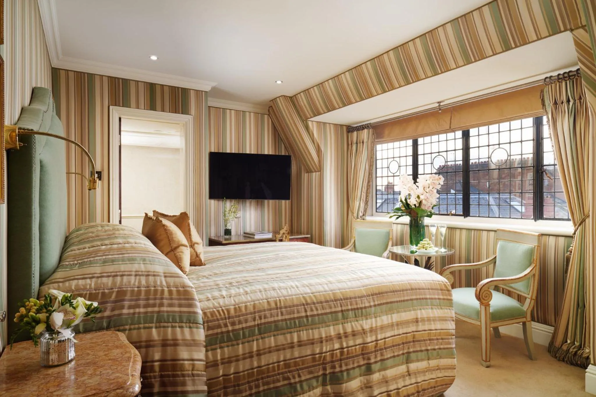 Photo of the whole room, Bed in Milestone Hotel Kensington