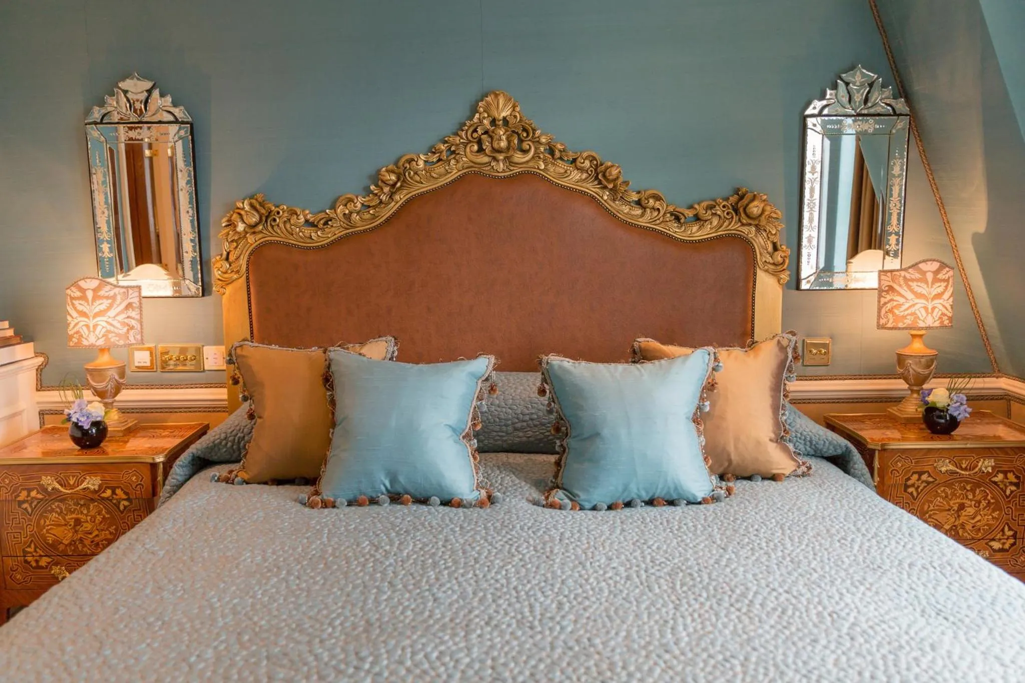 Bedroom, Bed in Milestone Hotel Kensington