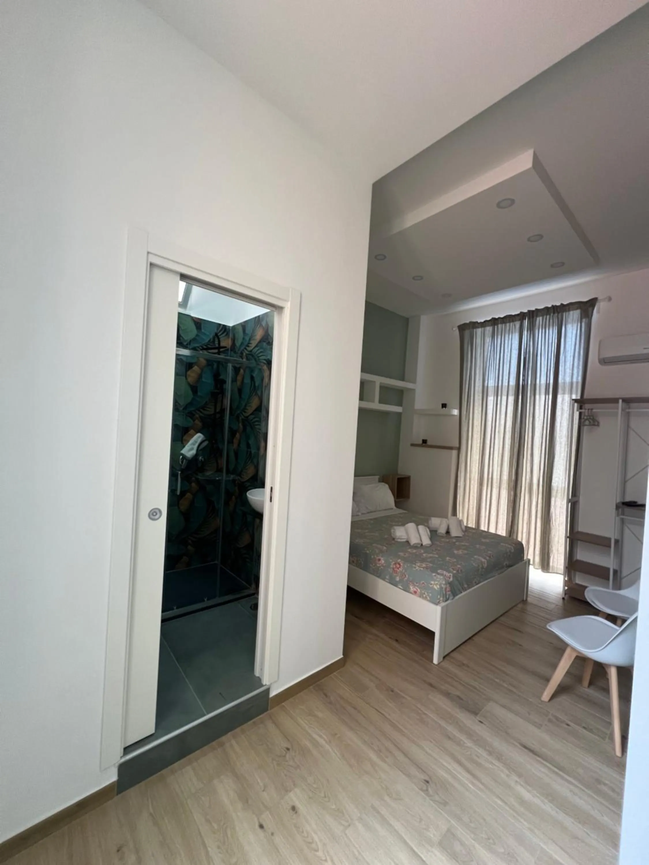 Bedroom, Bed in VPM ROOMS central train station