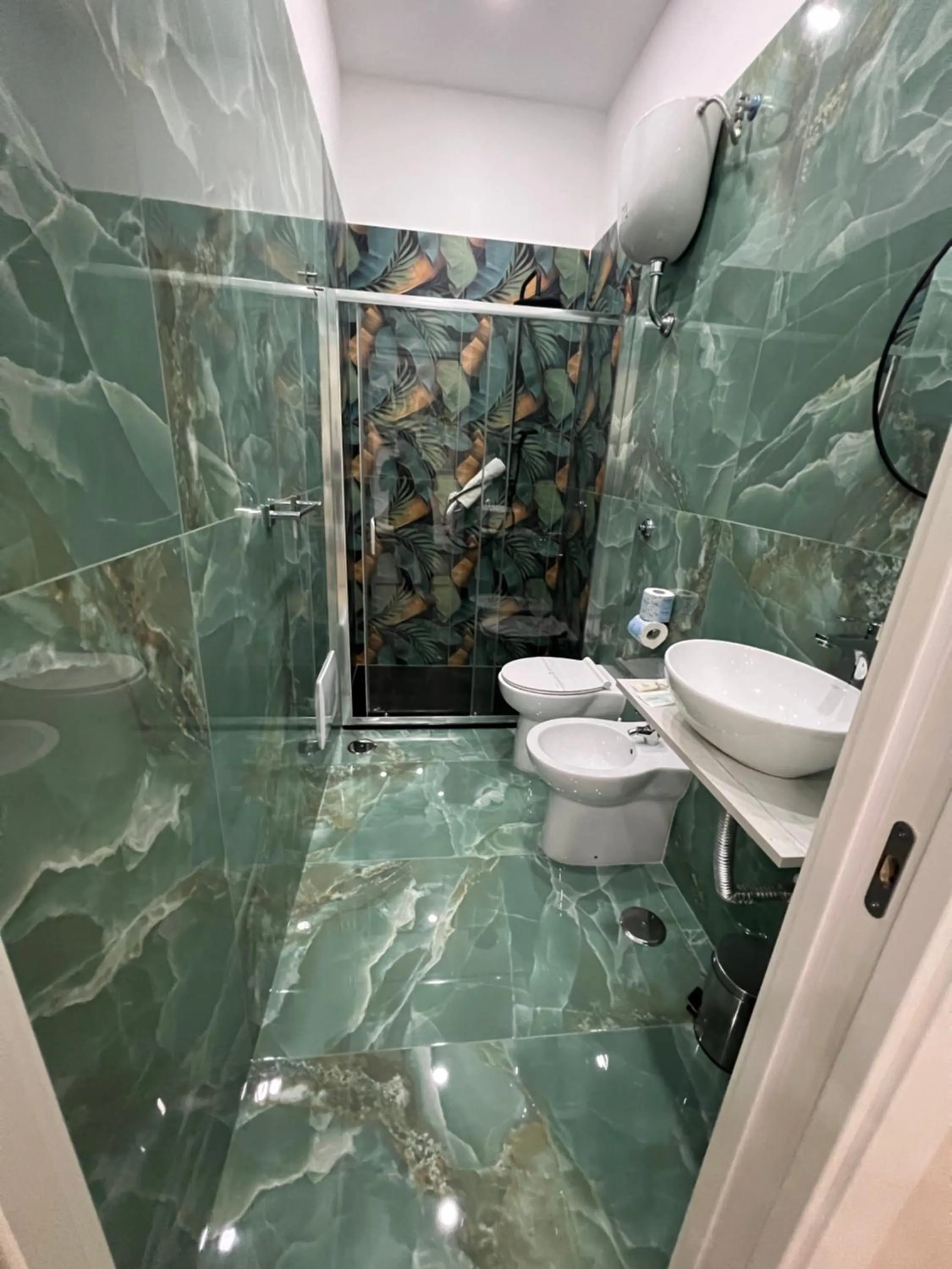 Shower in VPM ROOMS central train station