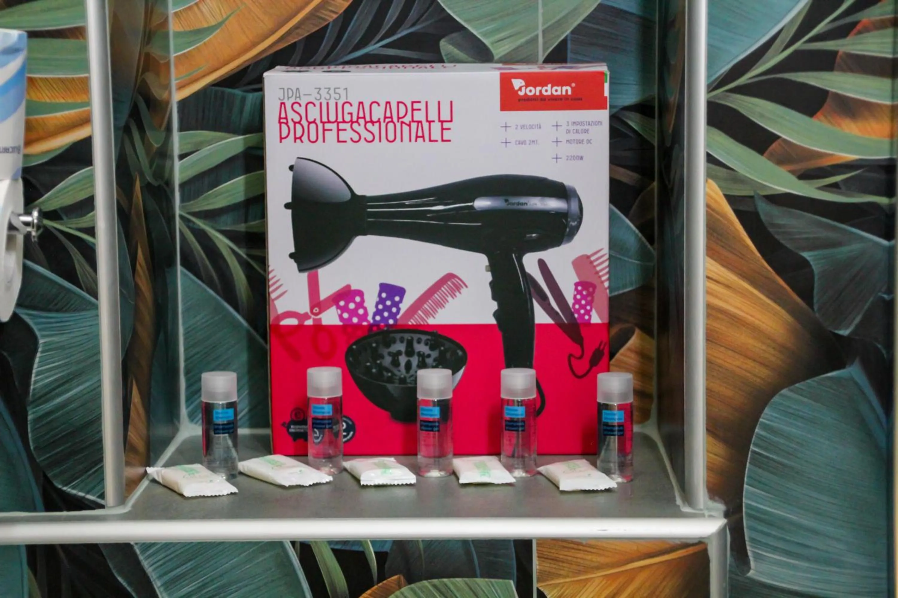 hair dryier in VPM ROOMS central train station