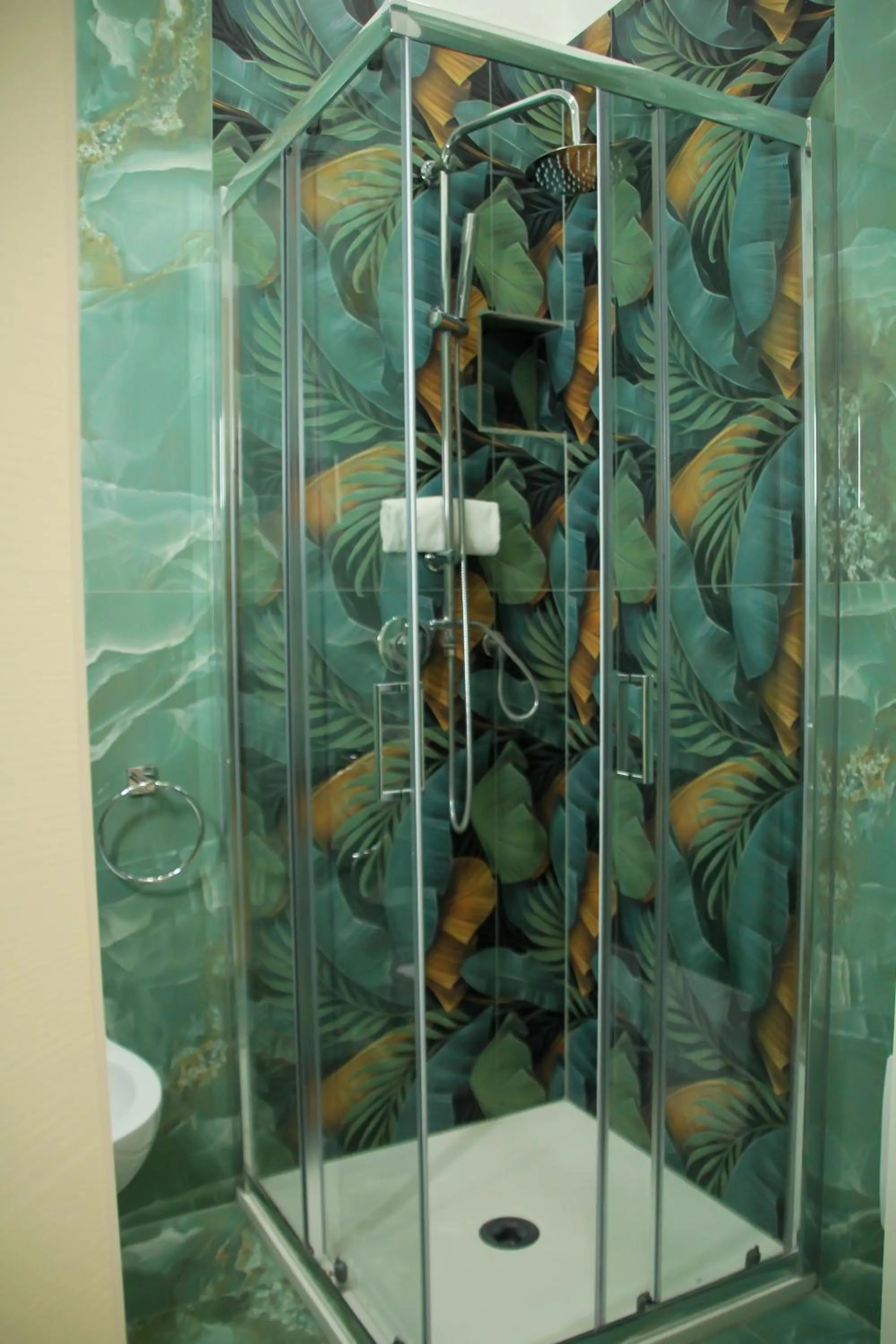 Shower in VPM ROOMS central train station