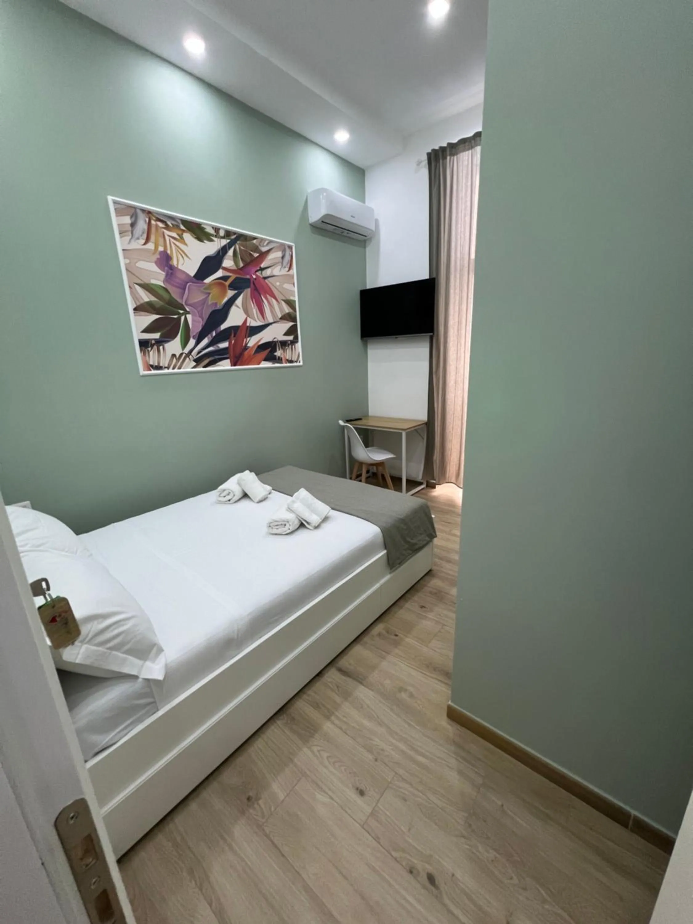 Bedroom, Bed in VPM ROOMS central train station