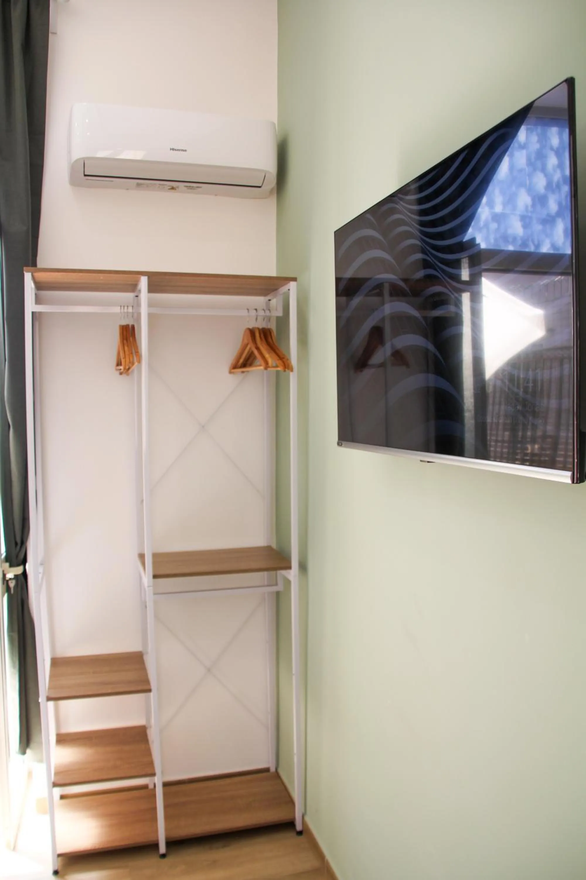 TV and multimedia in VPM ROOMS central train station