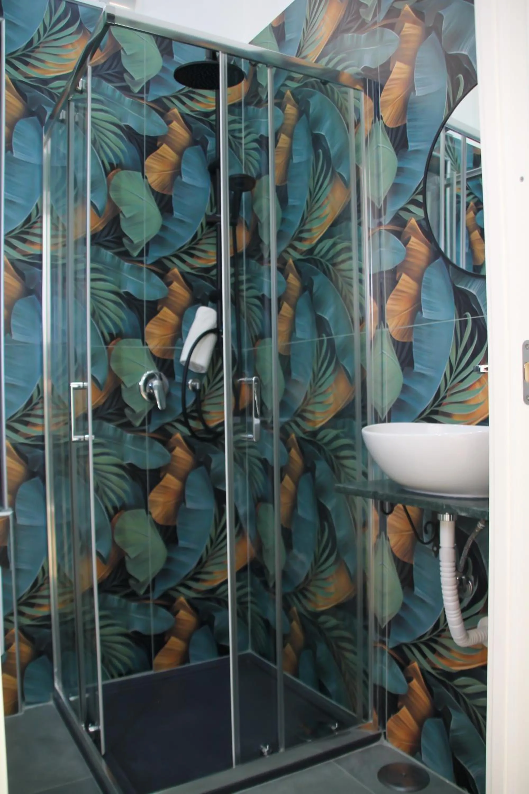 Shower in VPM ROOMS central train station