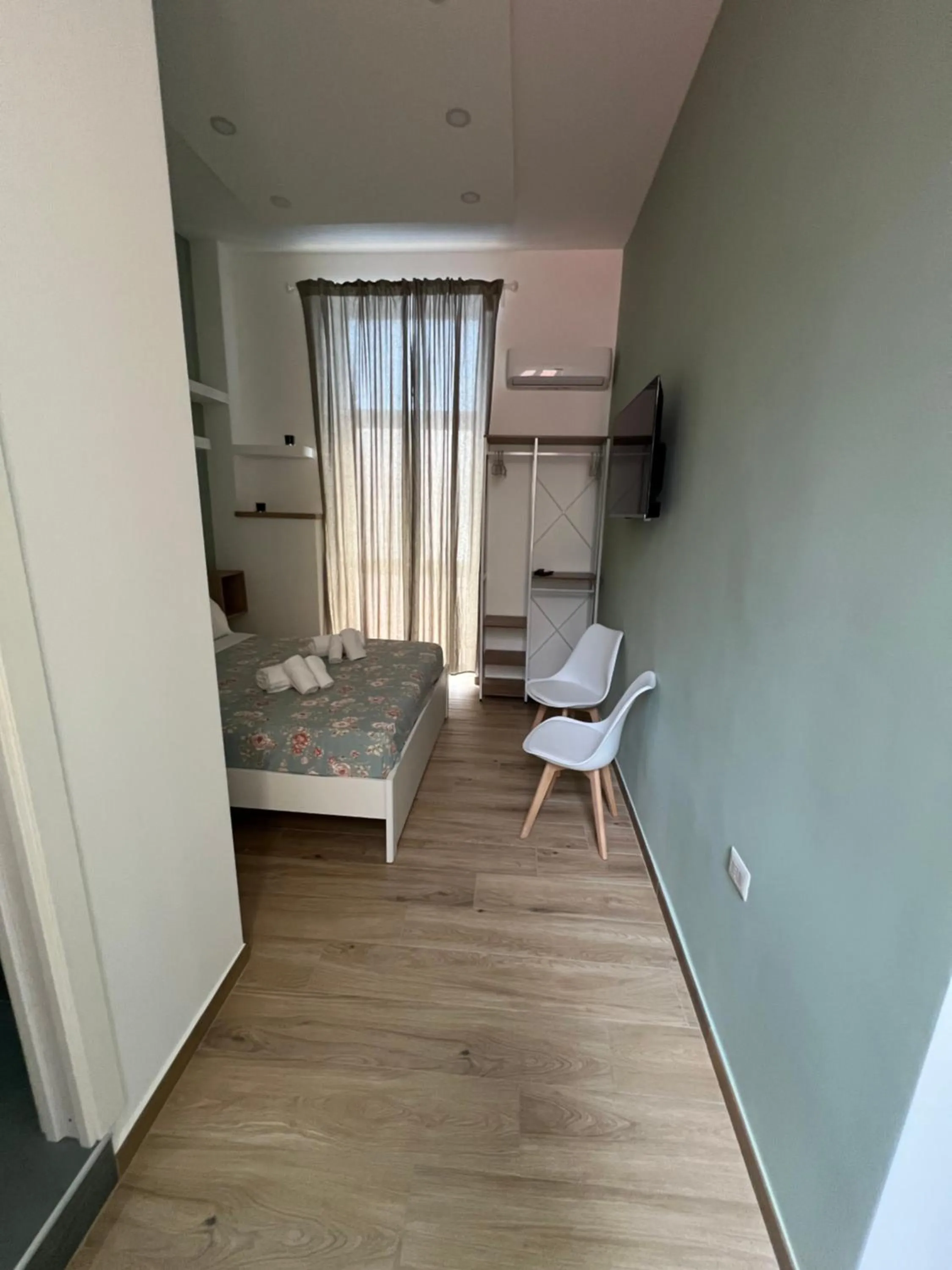 Bedroom, Bed in VPM ROOMS central train station