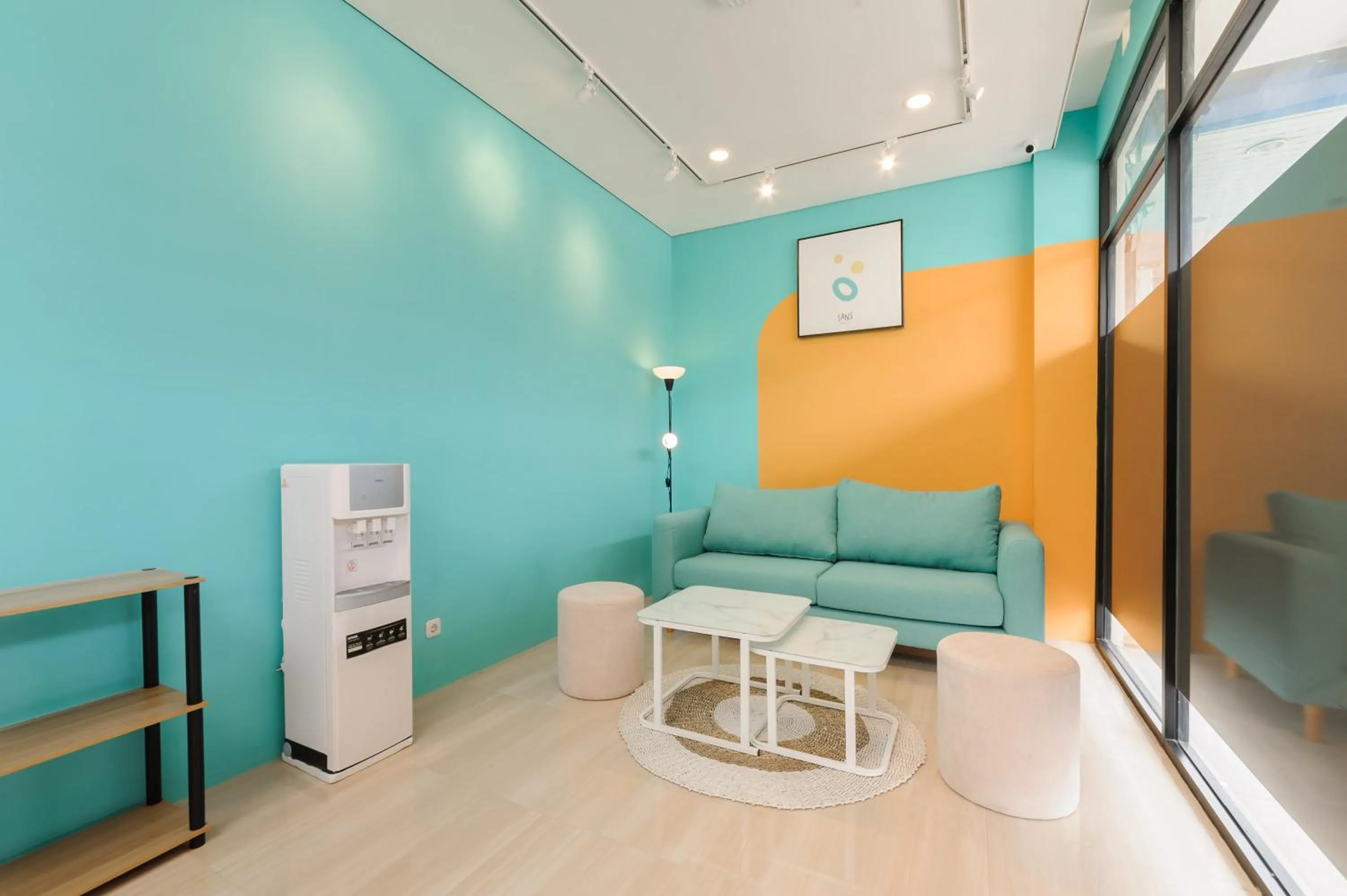 Seating area in Sans Hotel Tajur Bogor