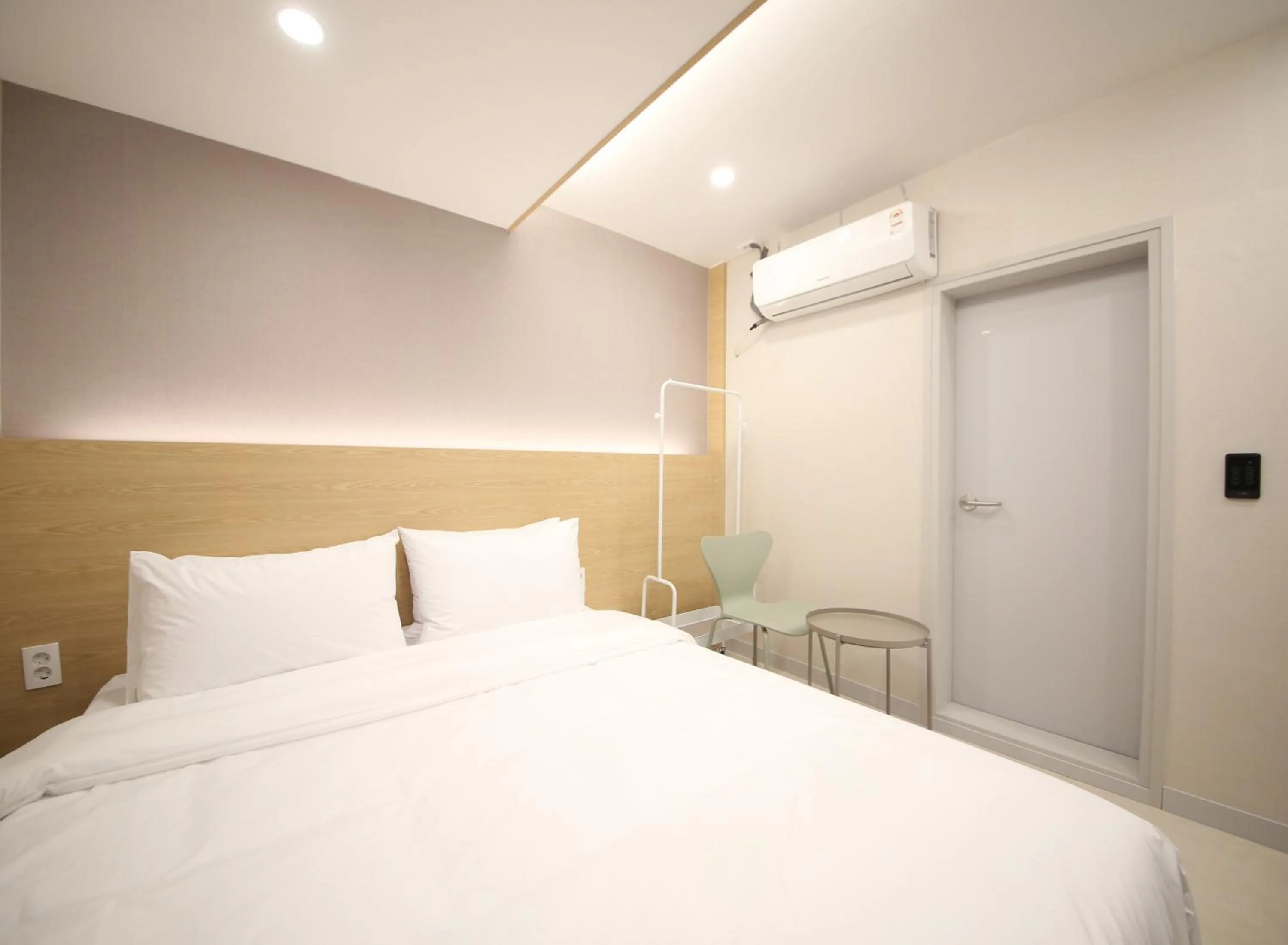 Bed in Calm Rest Hotel Masan