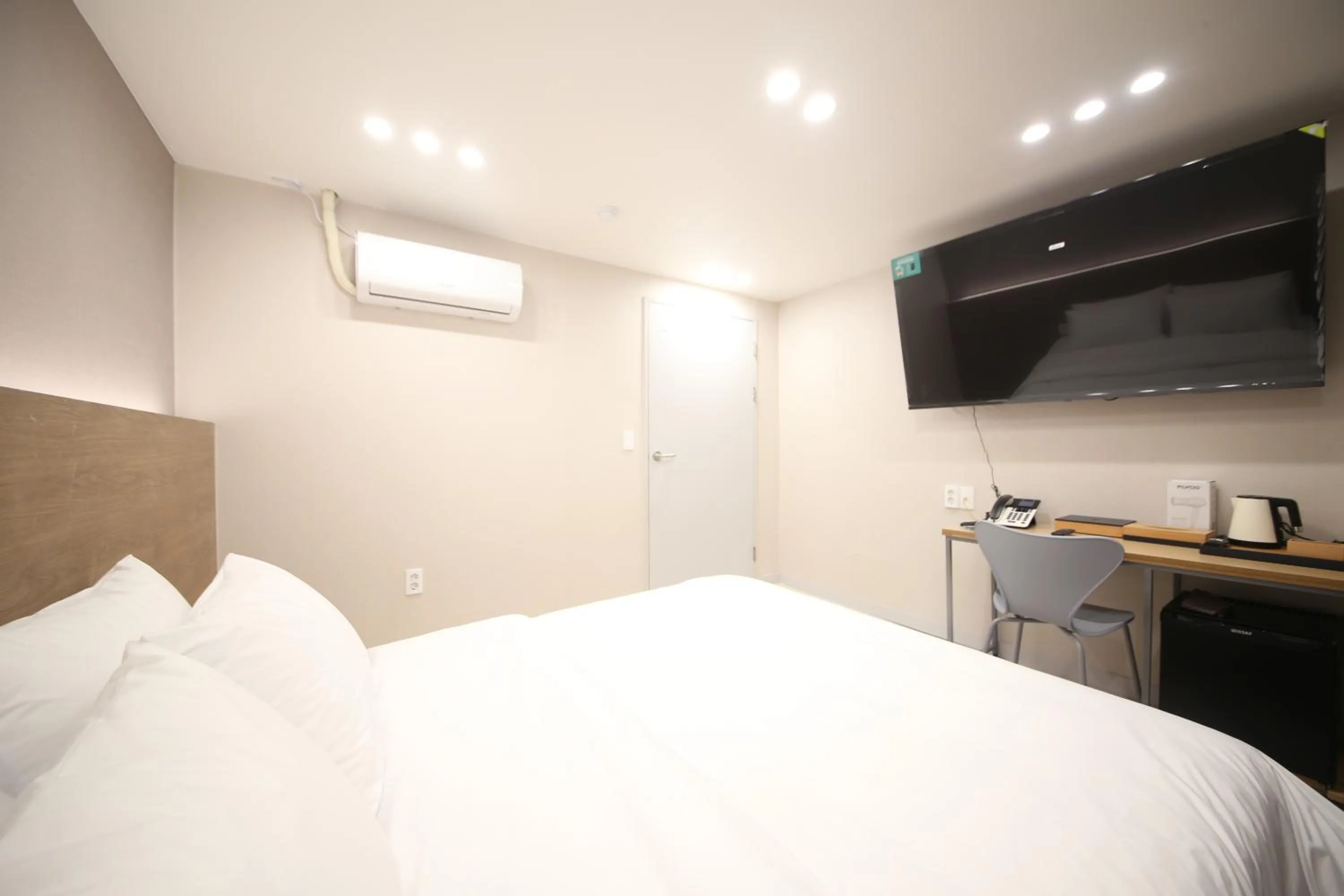 Bed in Calm Rest Hotel Masan