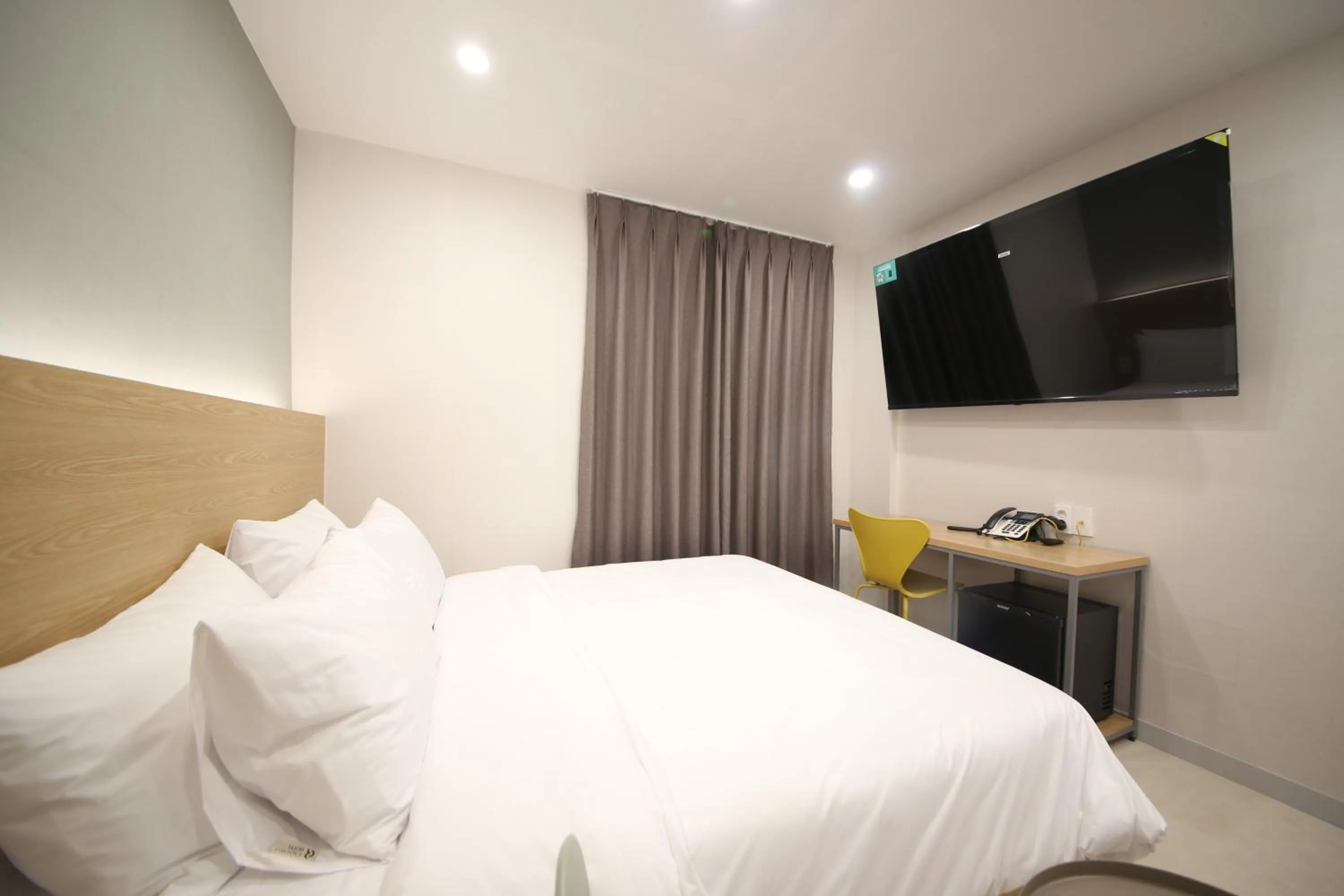 Bed in Calm Rest Hotel Masan