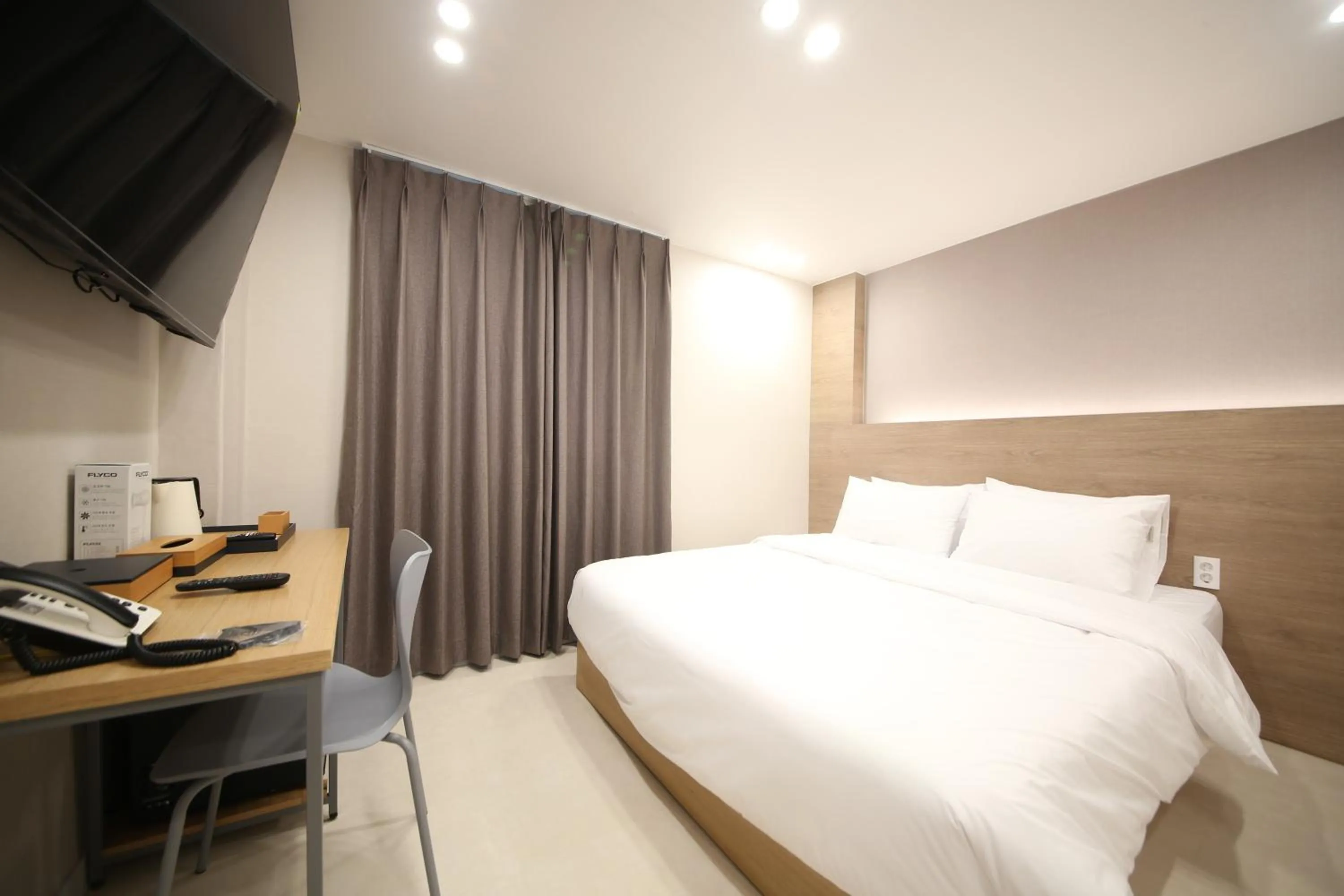 Bed in Calm Rest Hotel Masan