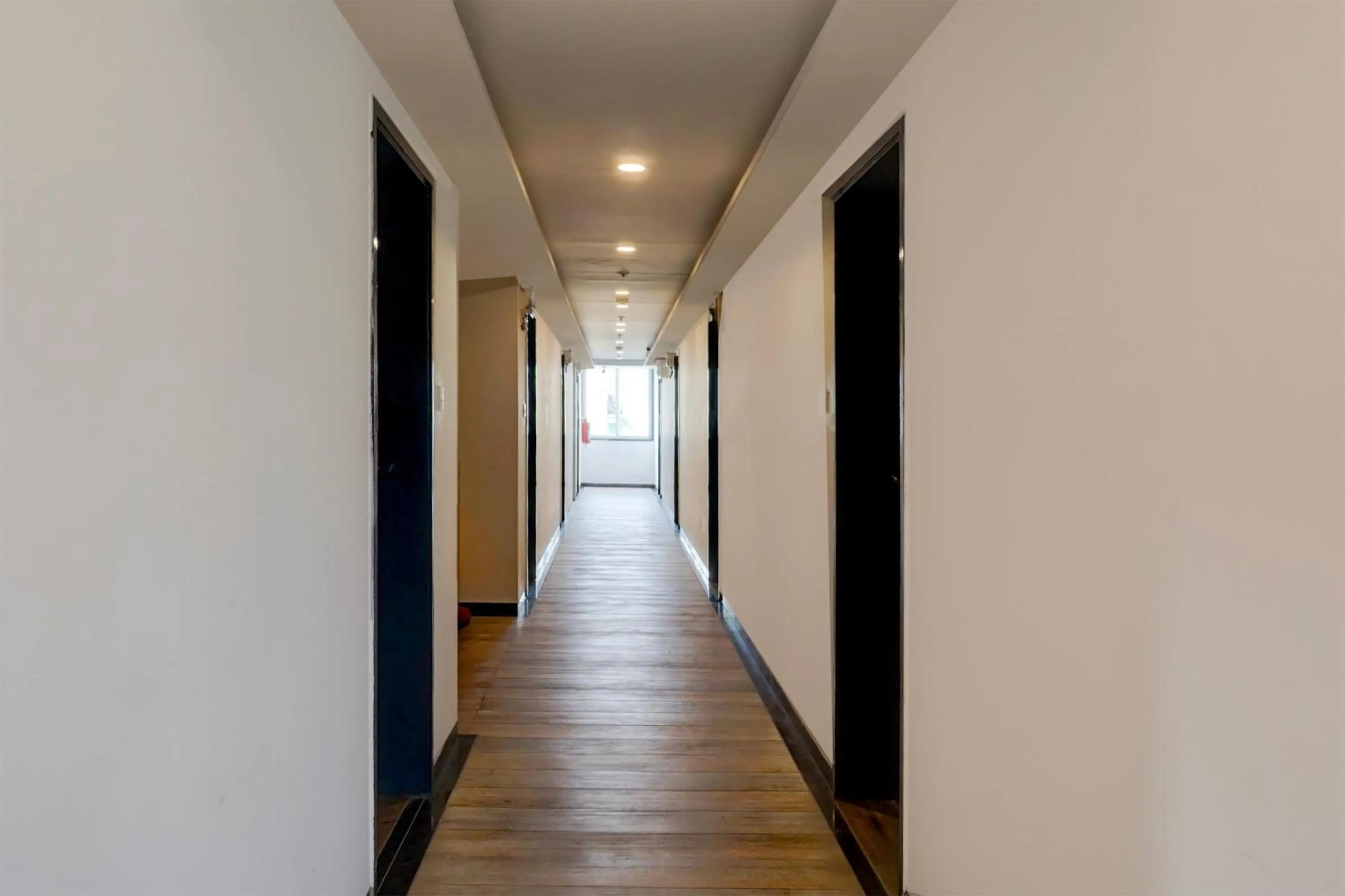 Lobby or reception in Super Townhouse Balewadi