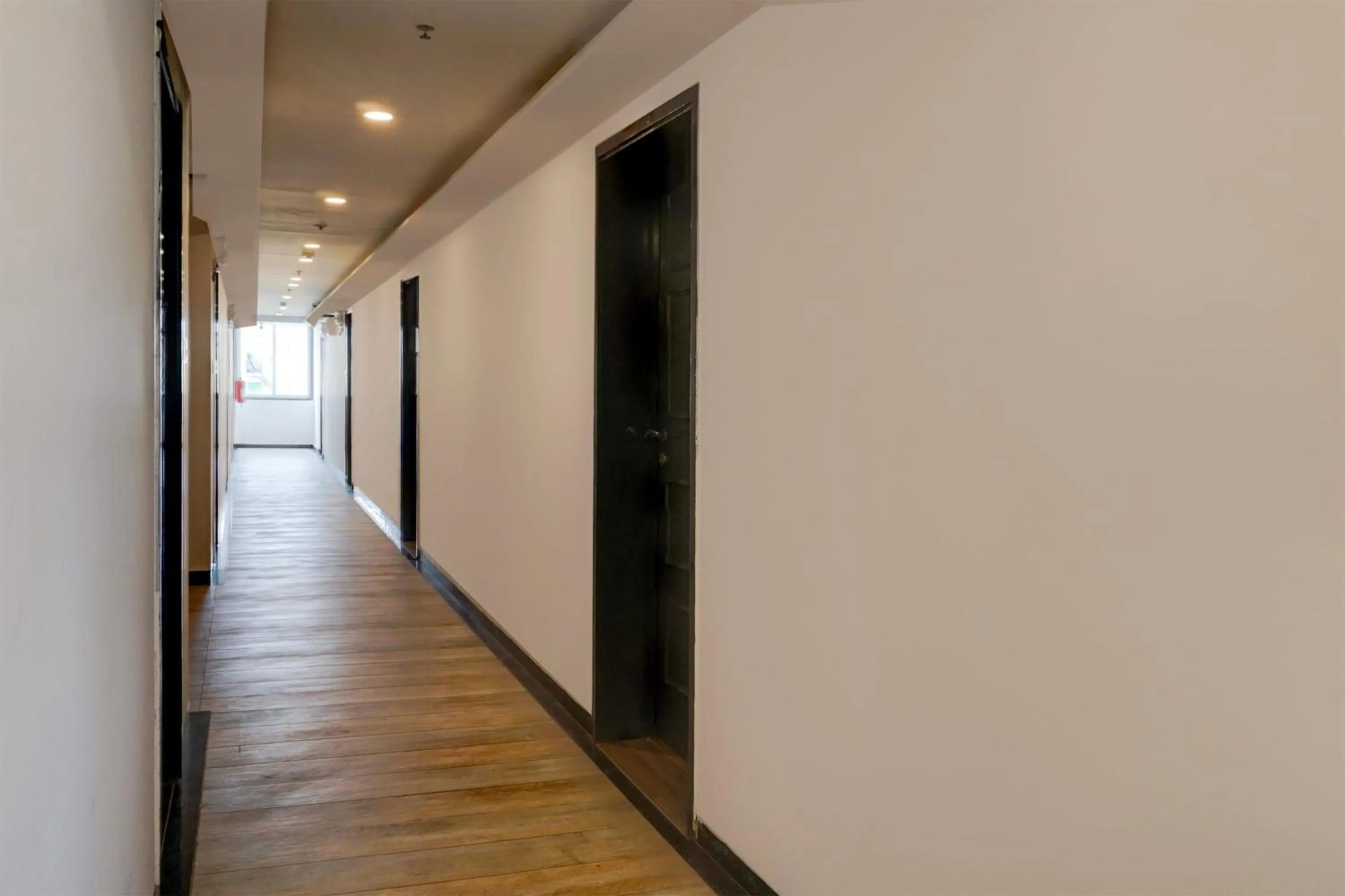 Lobby or reception in Super Townhouse Balewadi