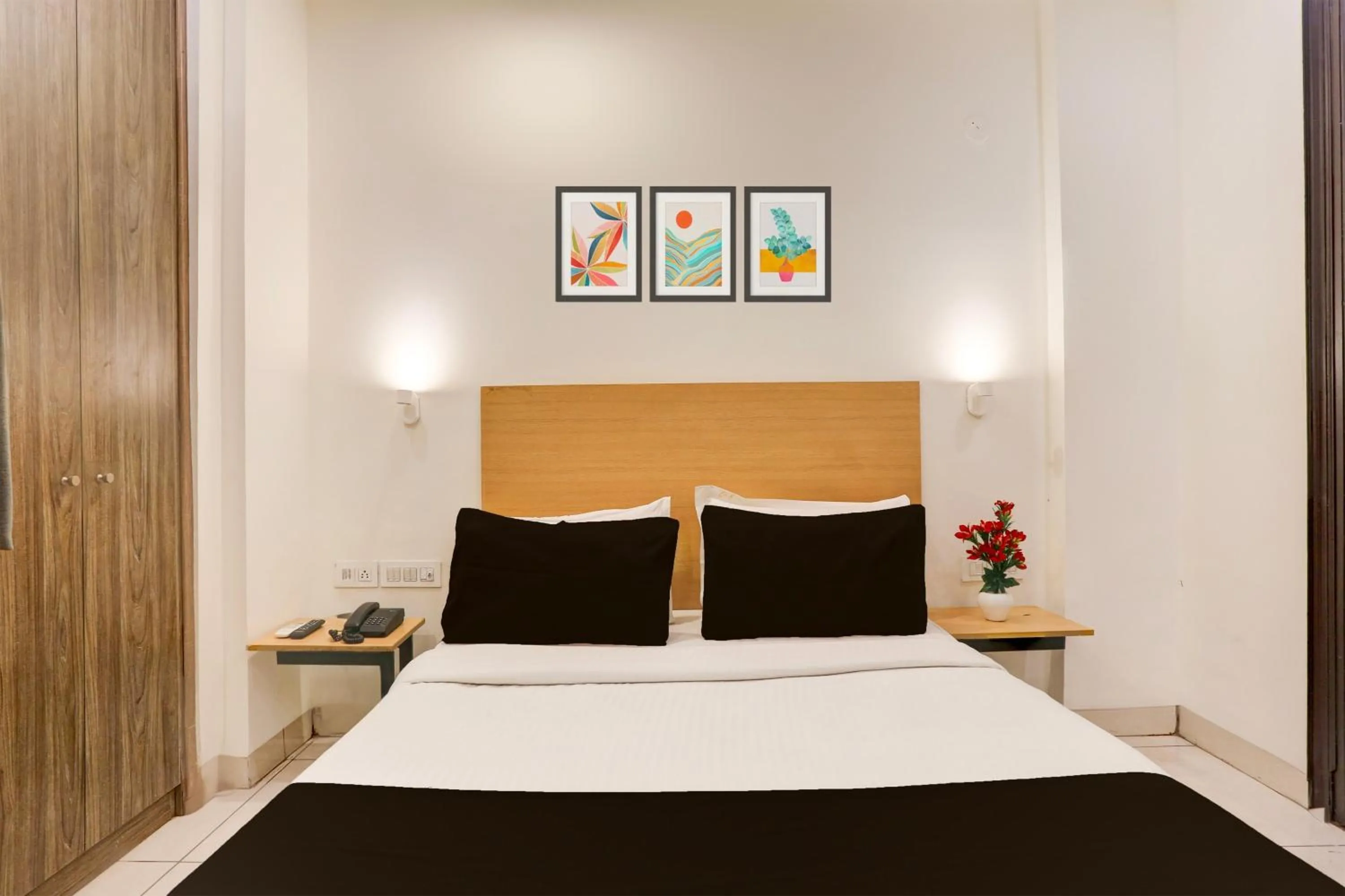 Bedroom, Bed in Super Townhouse Rohini Sector 18 Formerly Relic Stay