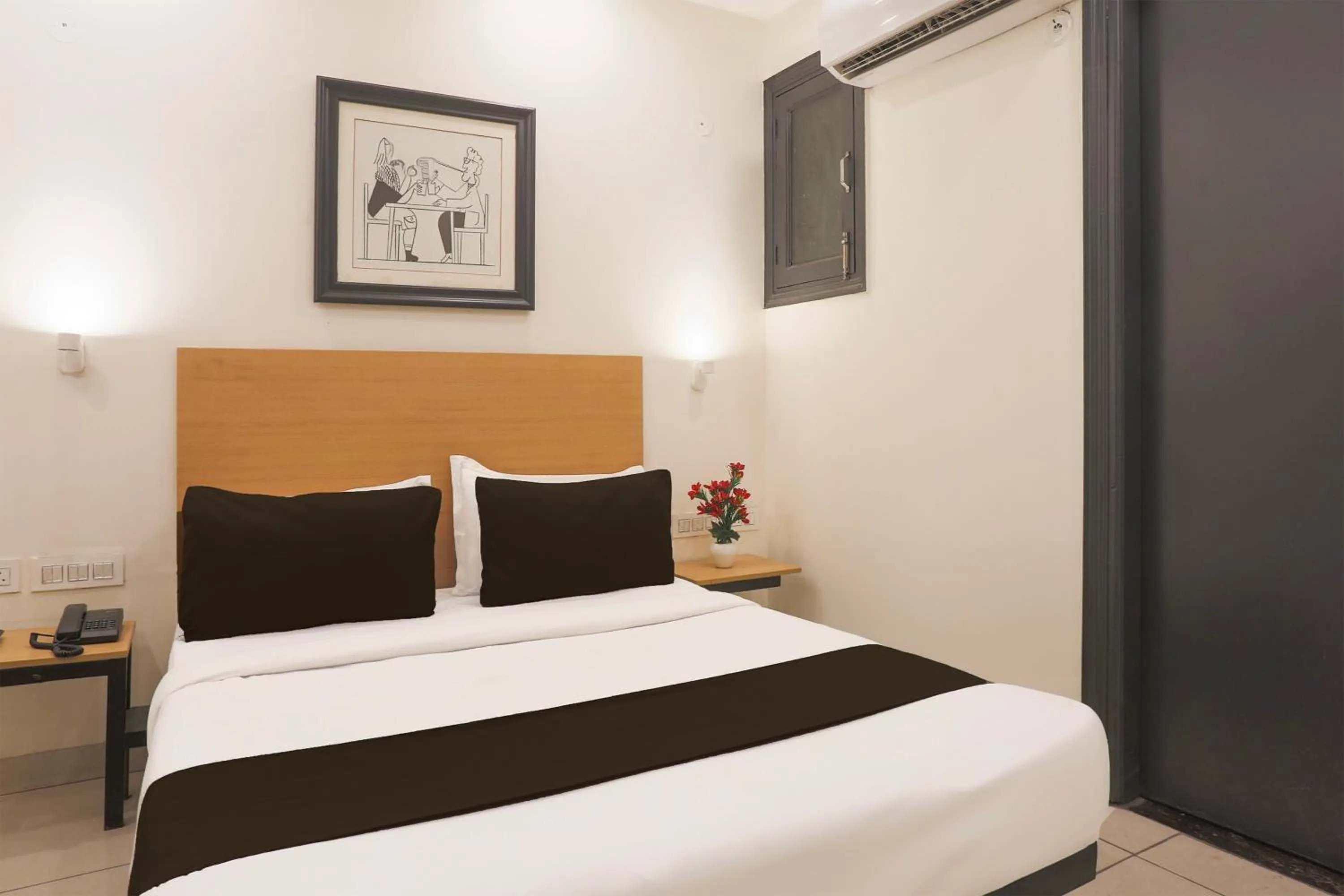 Bedroom, Bed in Super Townhouse Rohini Sector 18 Formerly Relic Stay