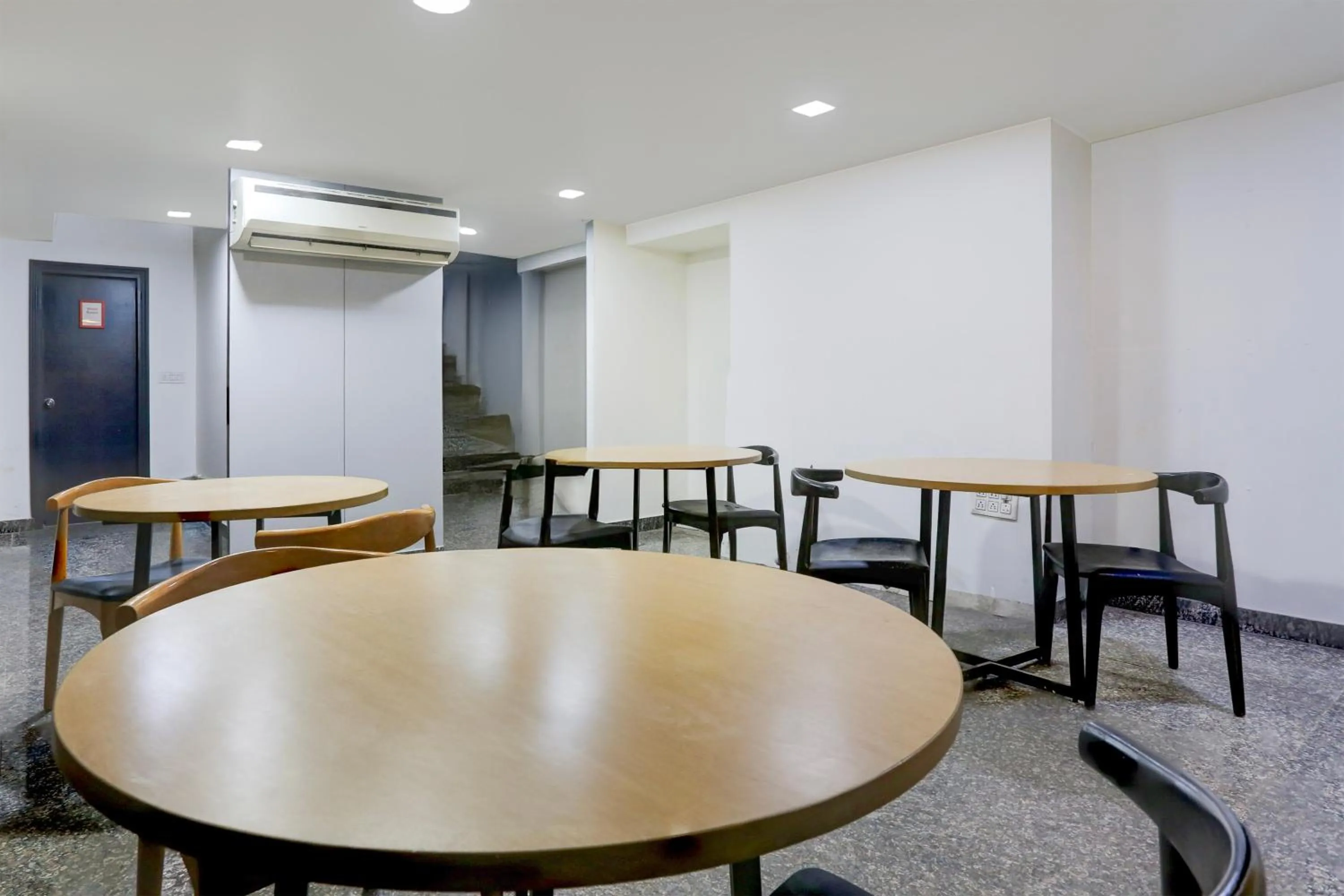 Restaurant/places to eat in Super Townhouse Rohini Sector 18 Formerly Relic Stay