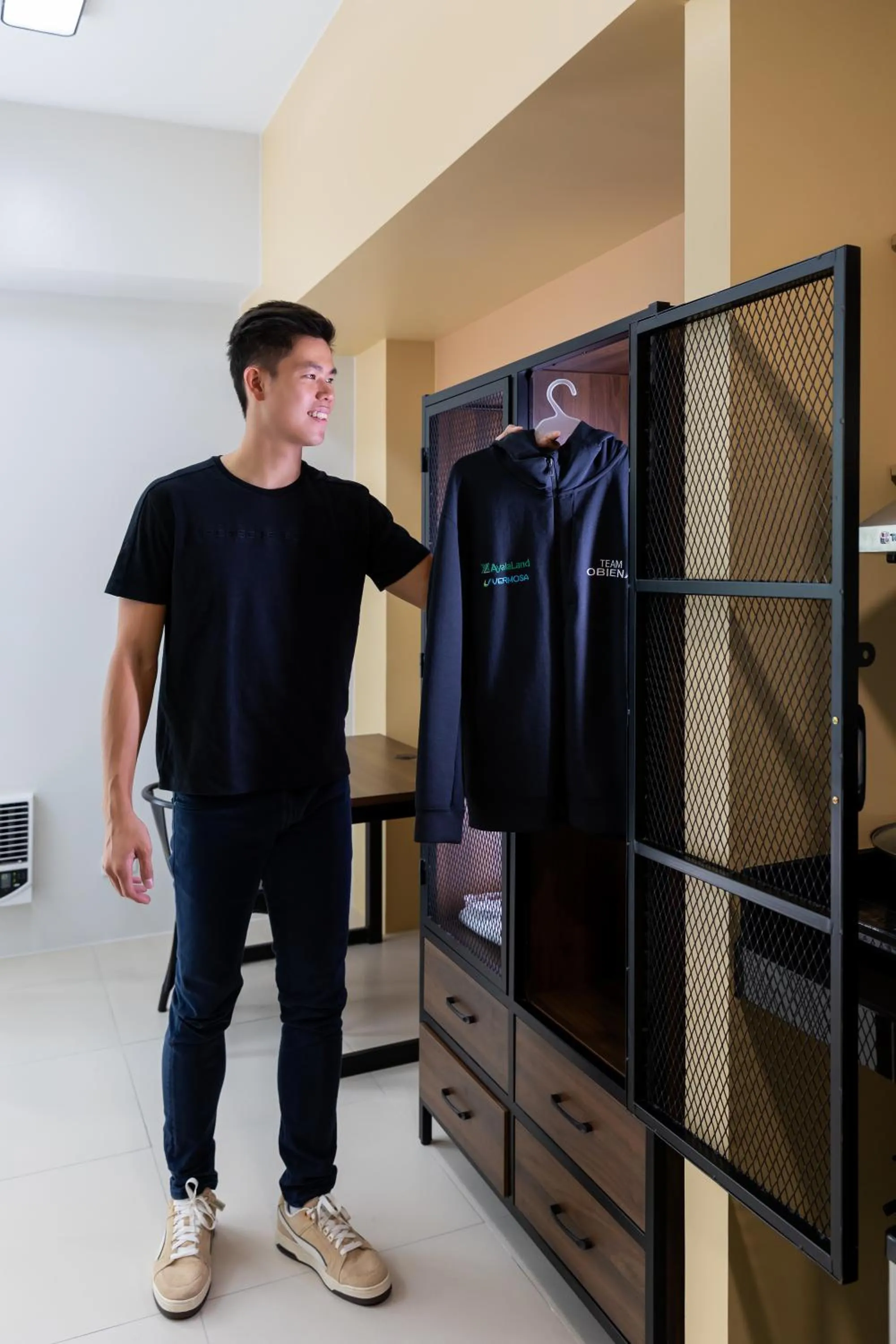wardrobe in The City Flats Circuit