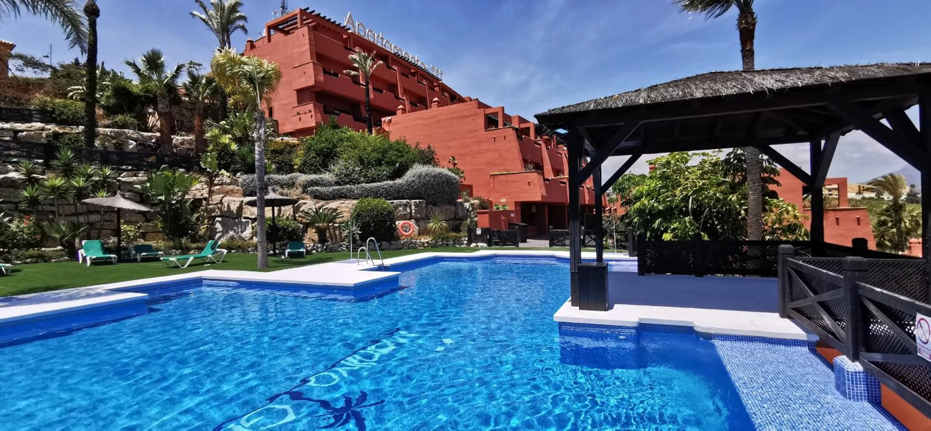 Swimming pool in Apartamentos Manilva Green