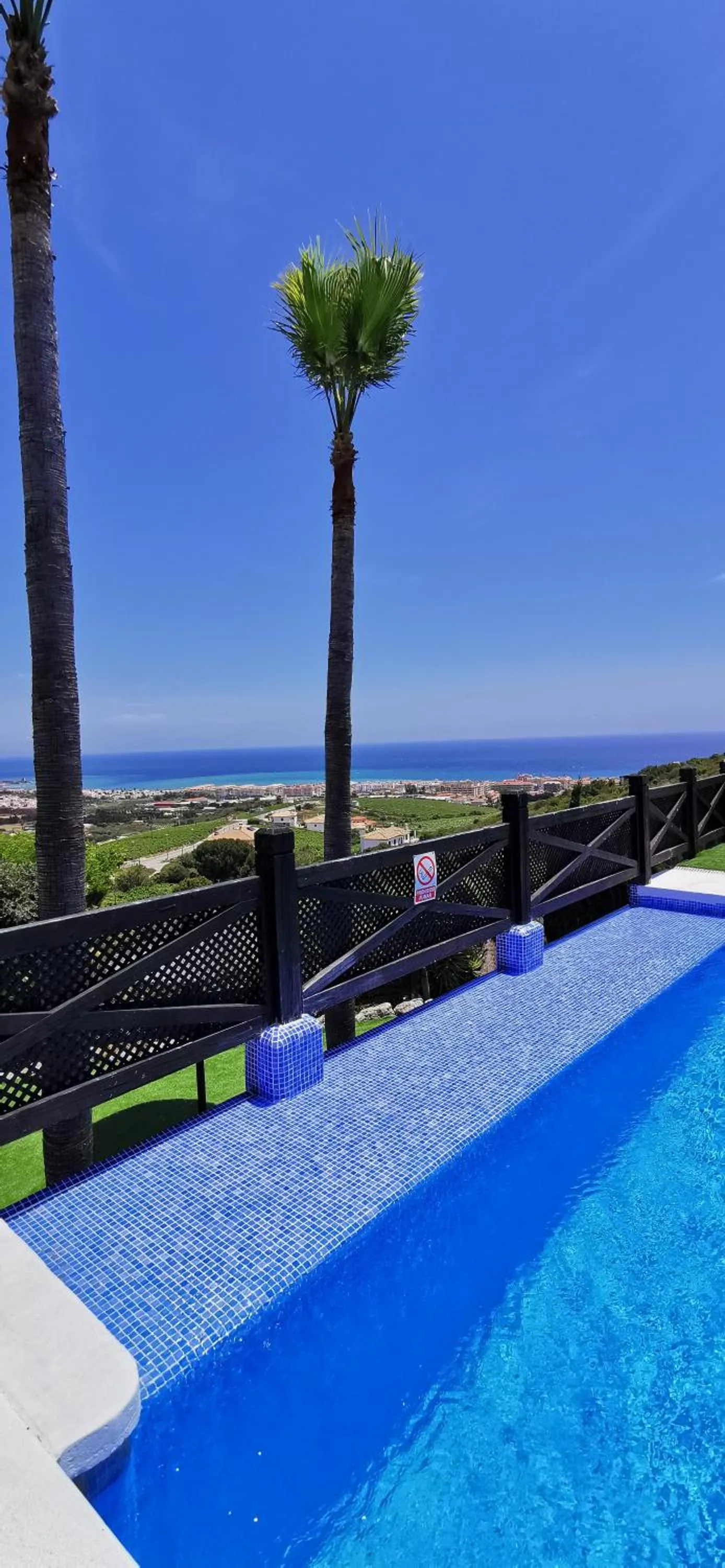 Swimming pool in Apartamentos Manilva Green