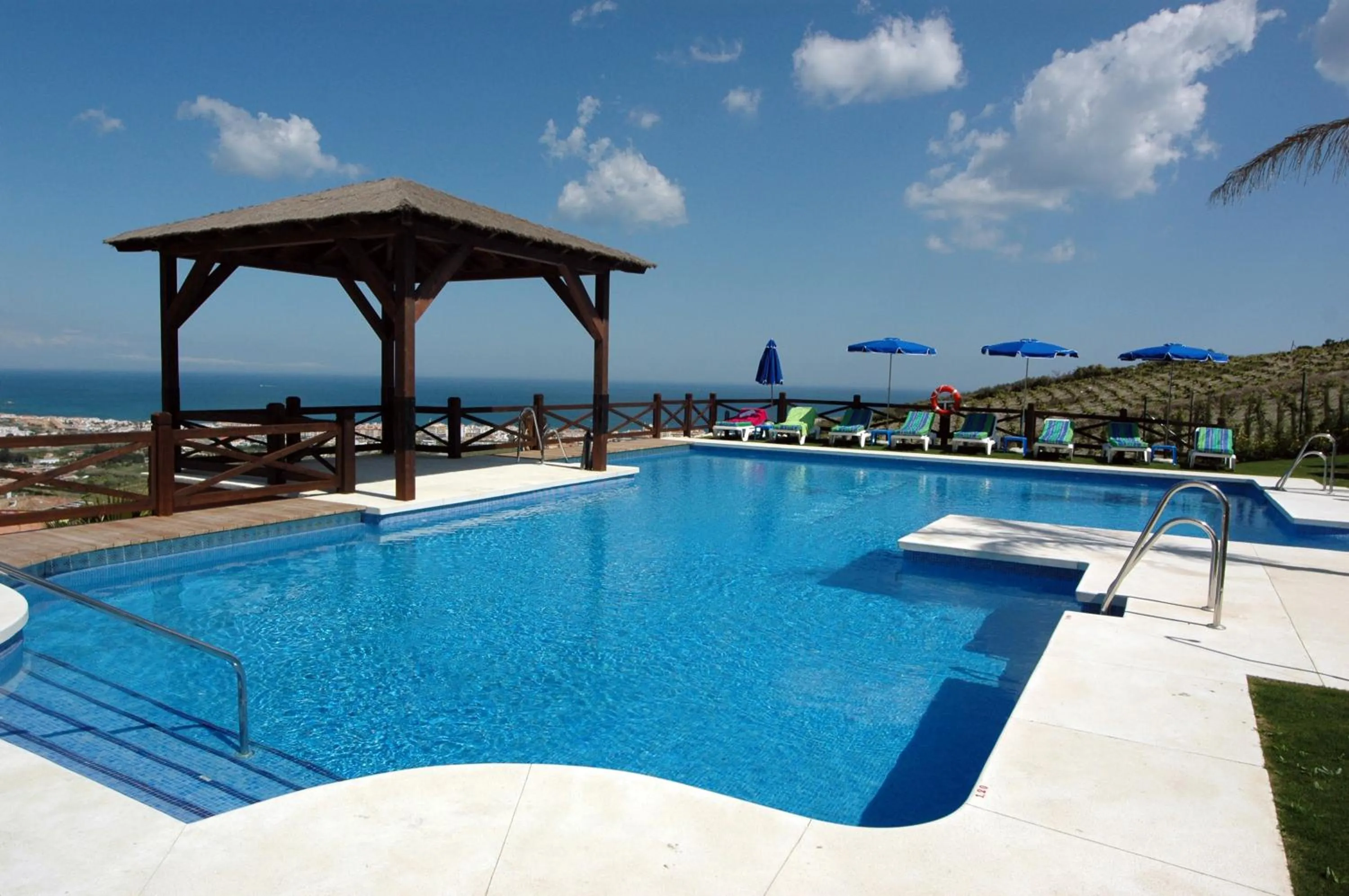 Swimming pool in Apartamentos Manilva Green