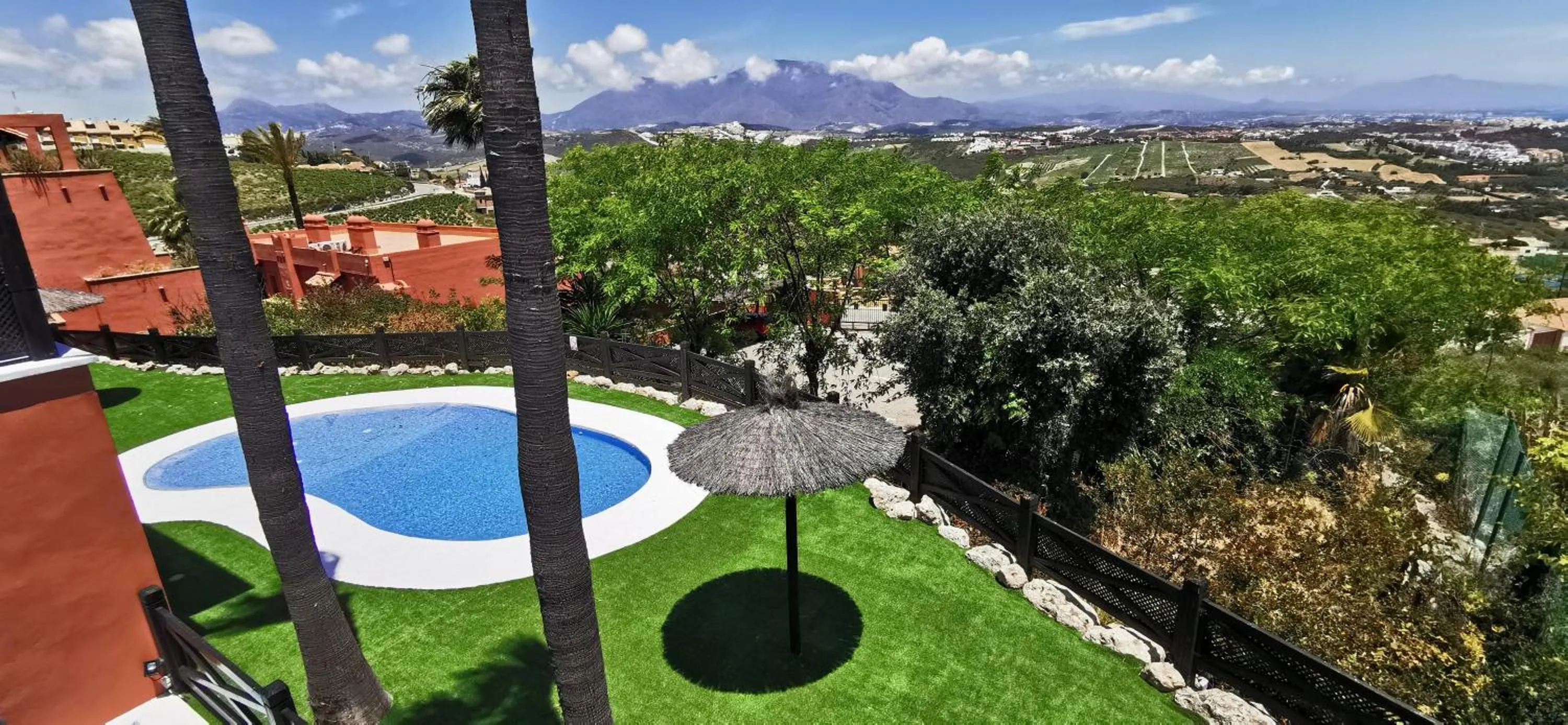 Spring in Apartamentos Manilva Green