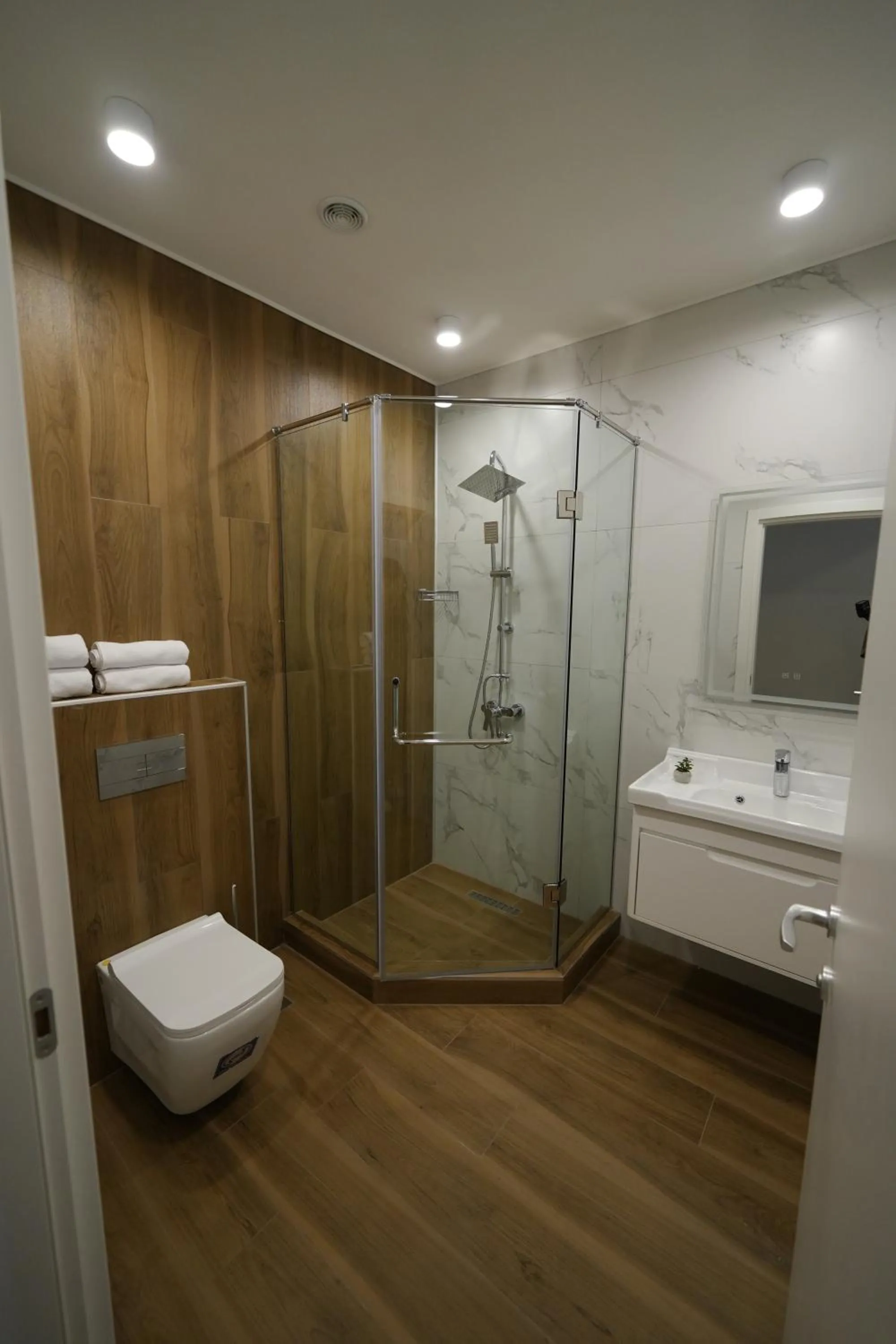 Shower in Ser In Hotel