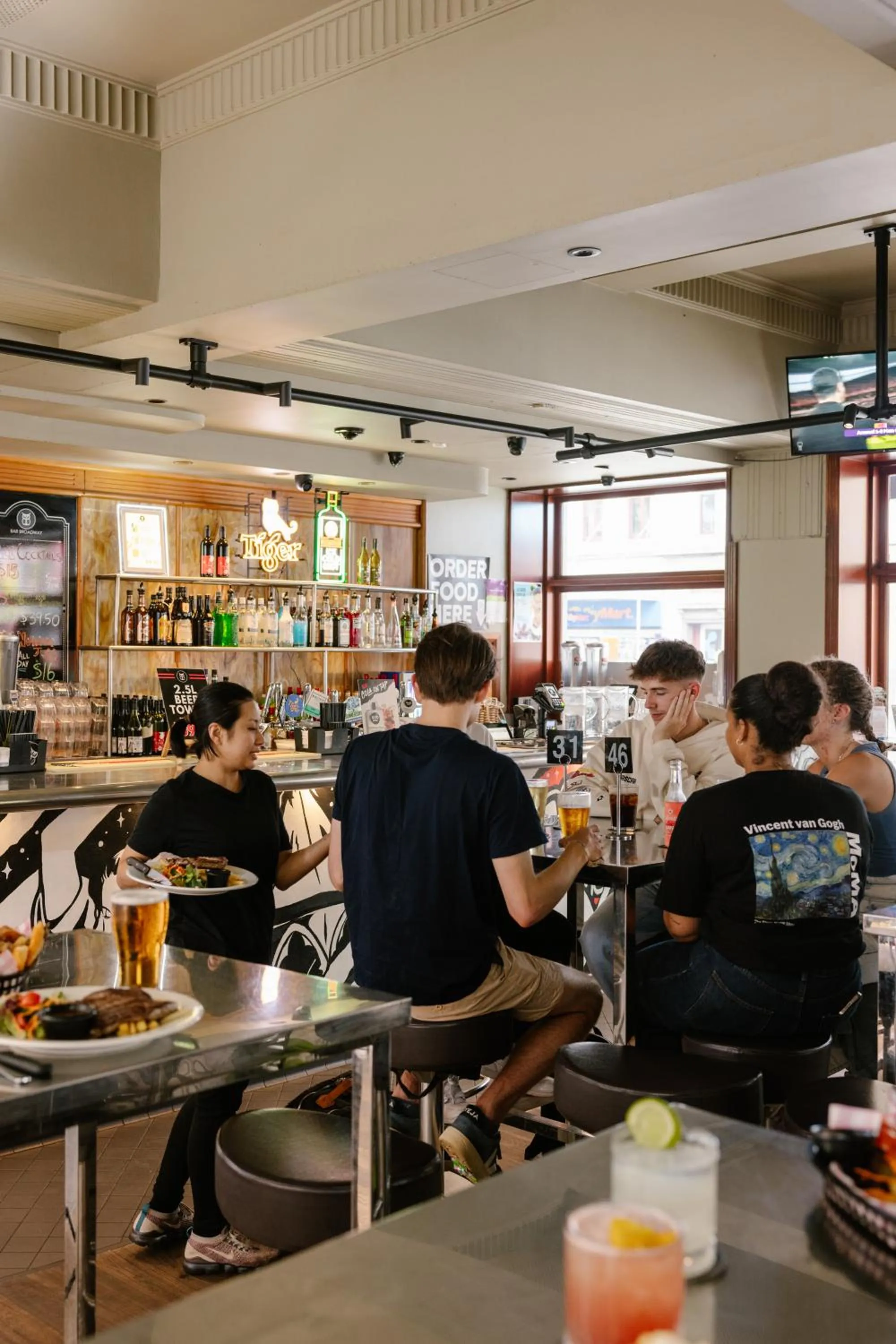 Restaurant/places to eat in Bar Broadway