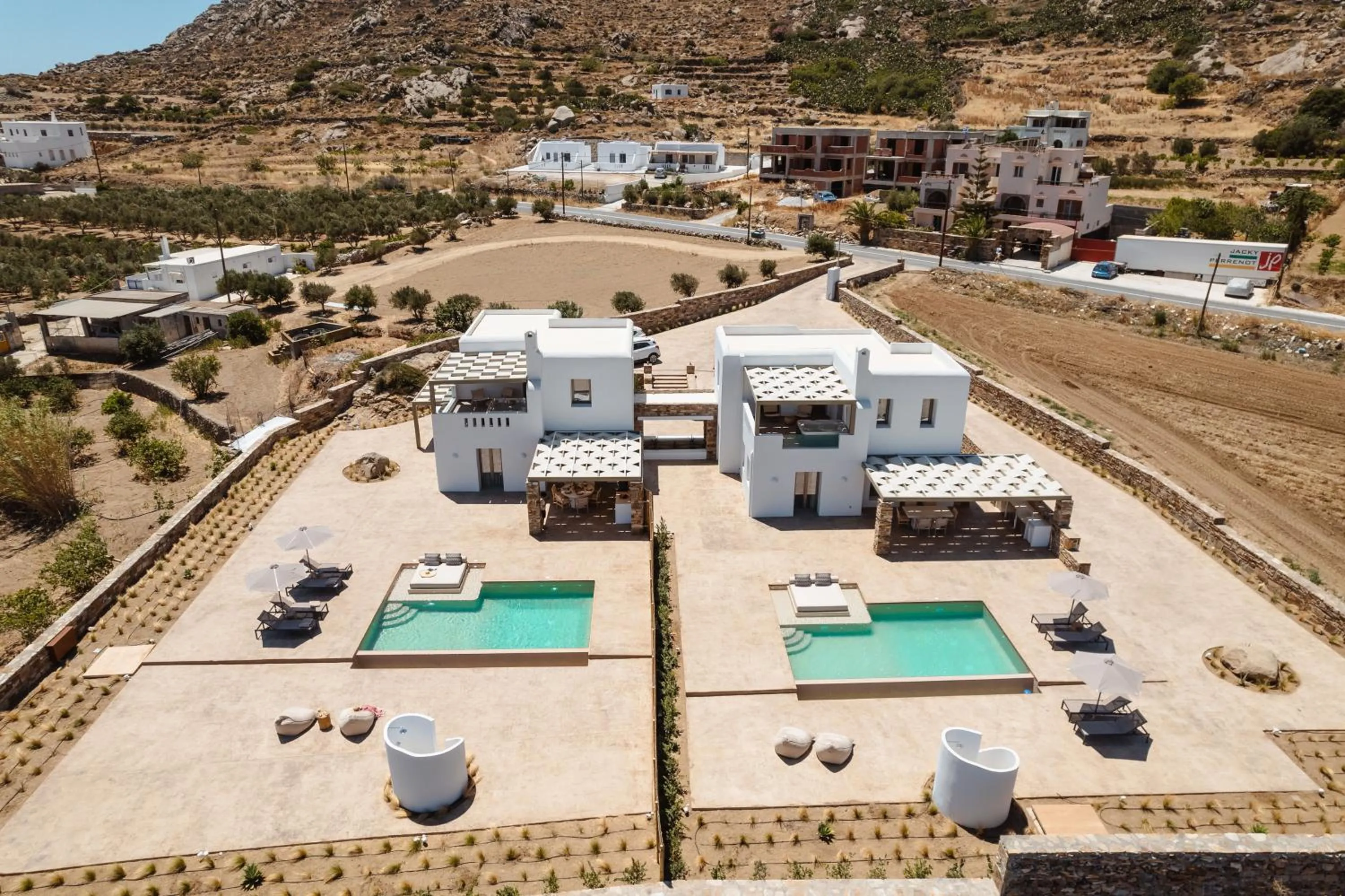 Property building in Thalelion 3 bedroom Villas with private pool and Jacuzzi