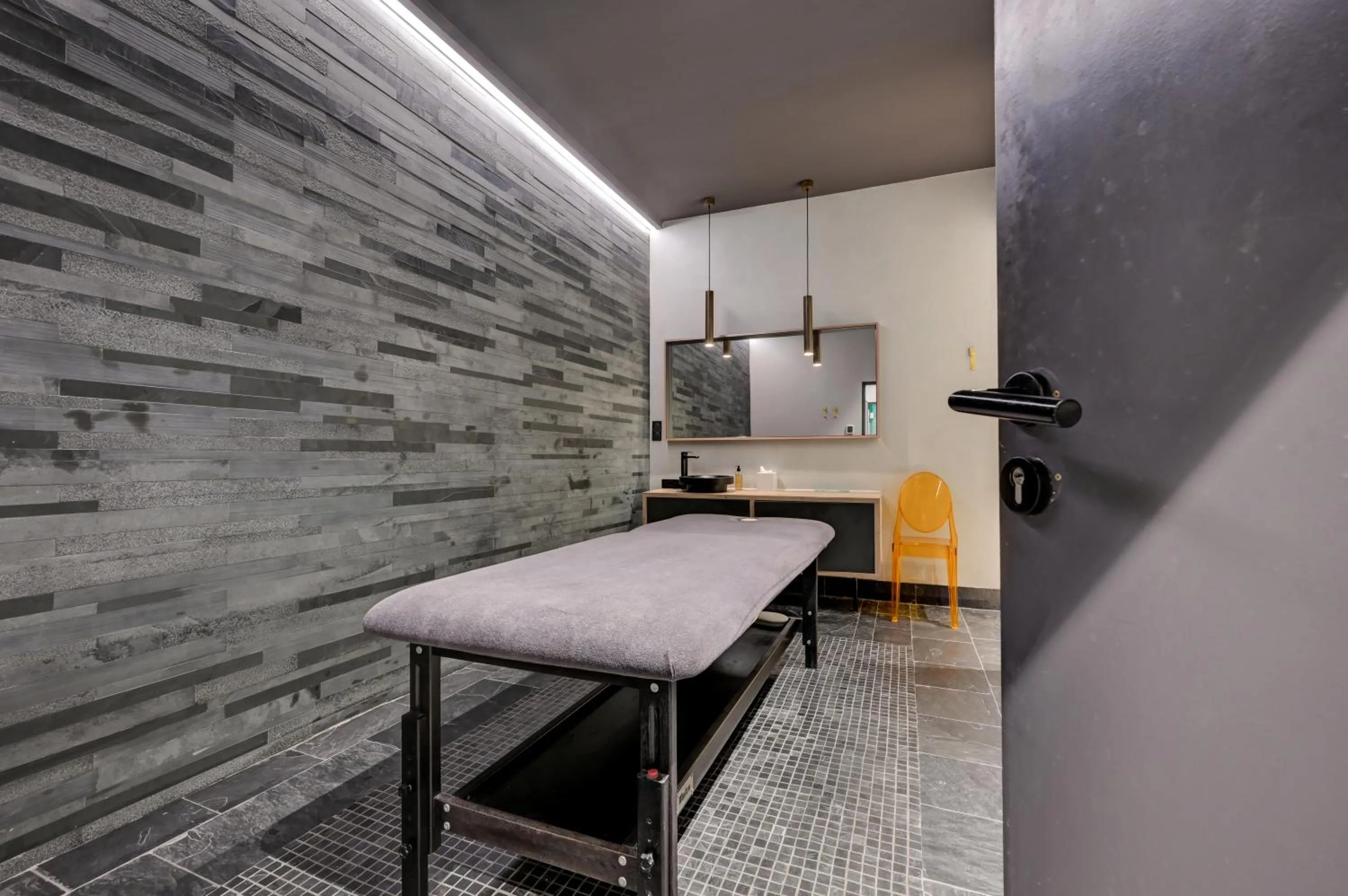 Massage in Alex Hotel & Spa