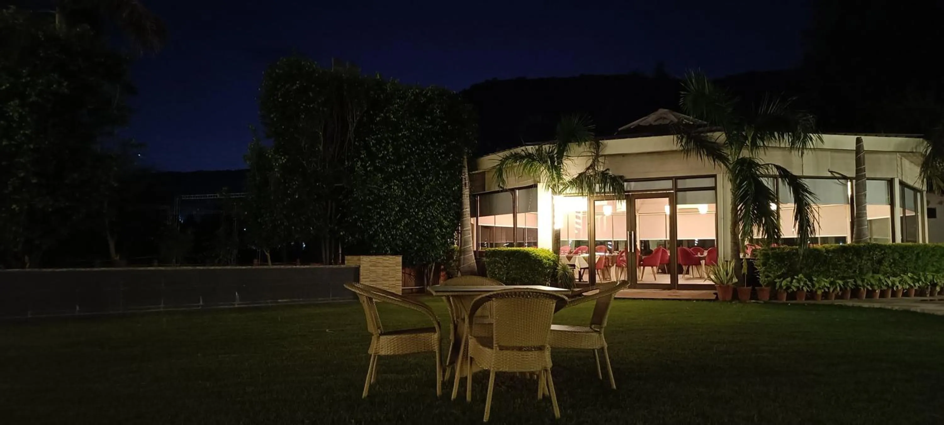 Restaurant/places to eat in Sagar Resort