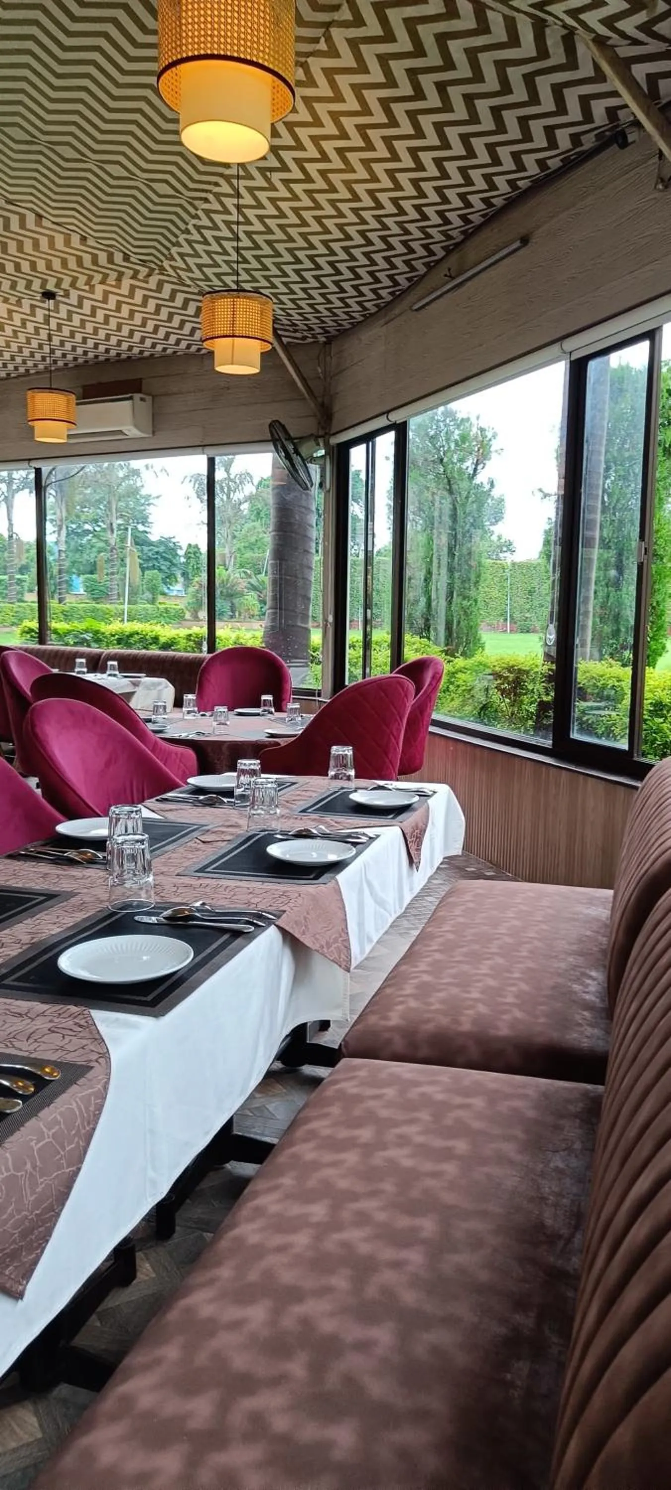 Restaurant/places to eat in Sagar Resort
