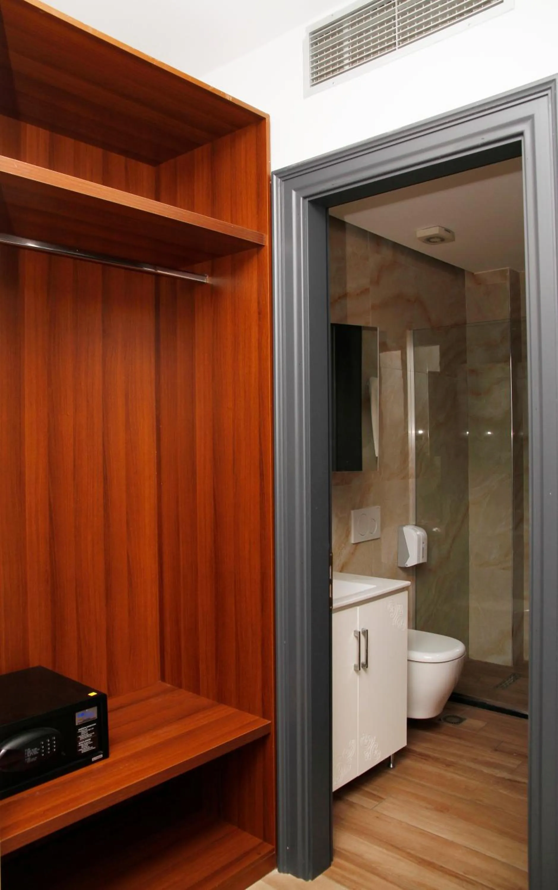 Shower in AMH Hotel Durres