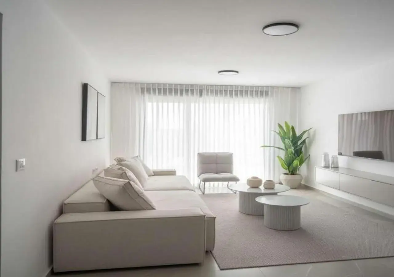 Warm & Modern 2BR by the Sea l Mamad Warm & Modern 2BR by the Sea l Mamad